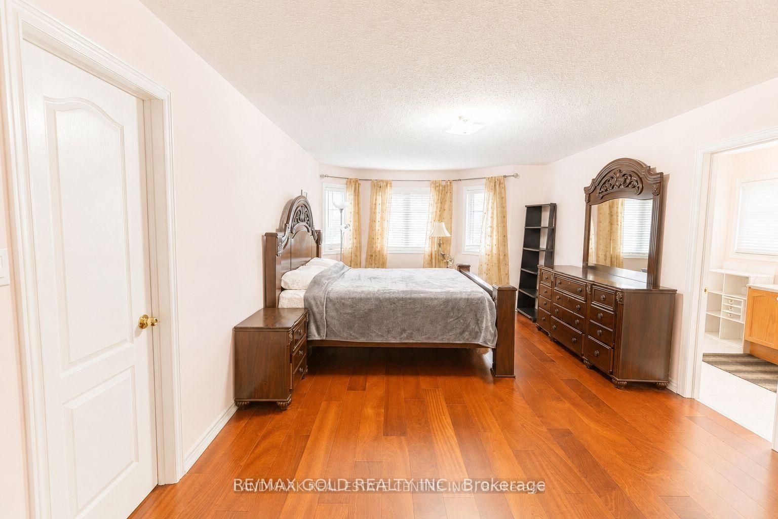12 Highvalley Circle Property Photo 16