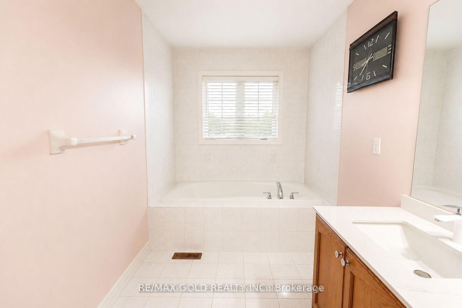 12 Highvalley Circle Property Photo 17