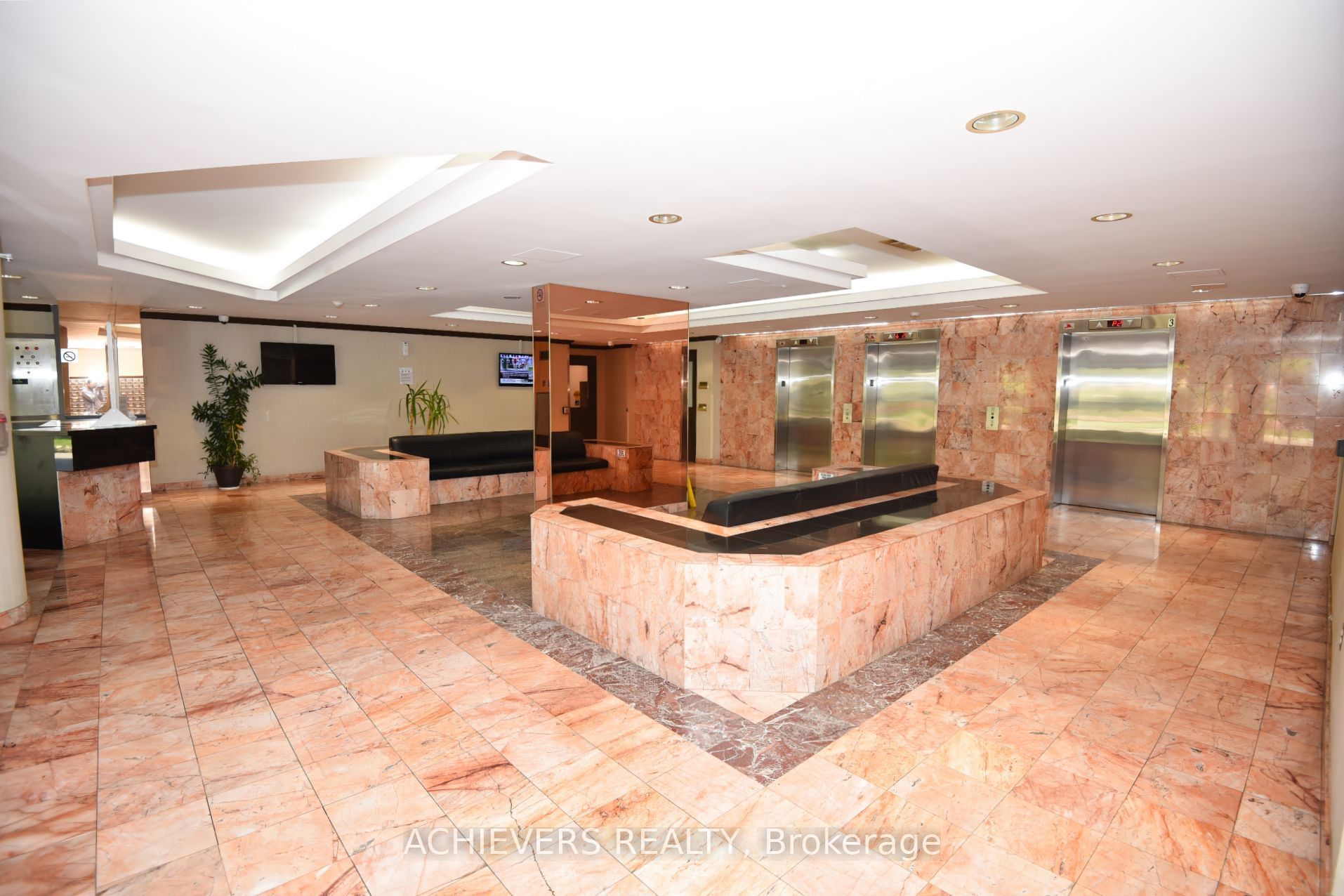 W14110996 Property Photo 4