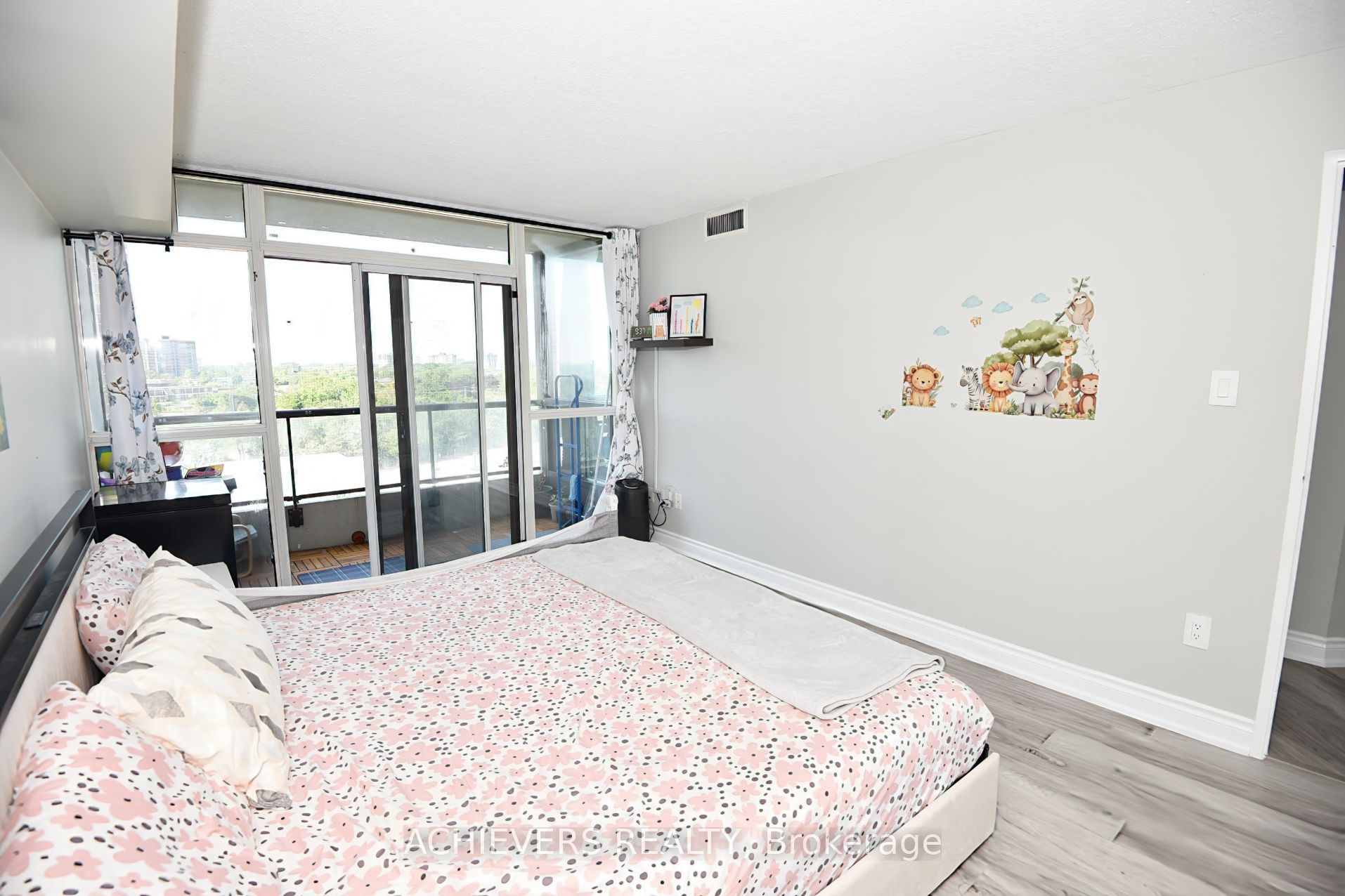 W14110996 Property Photo 20