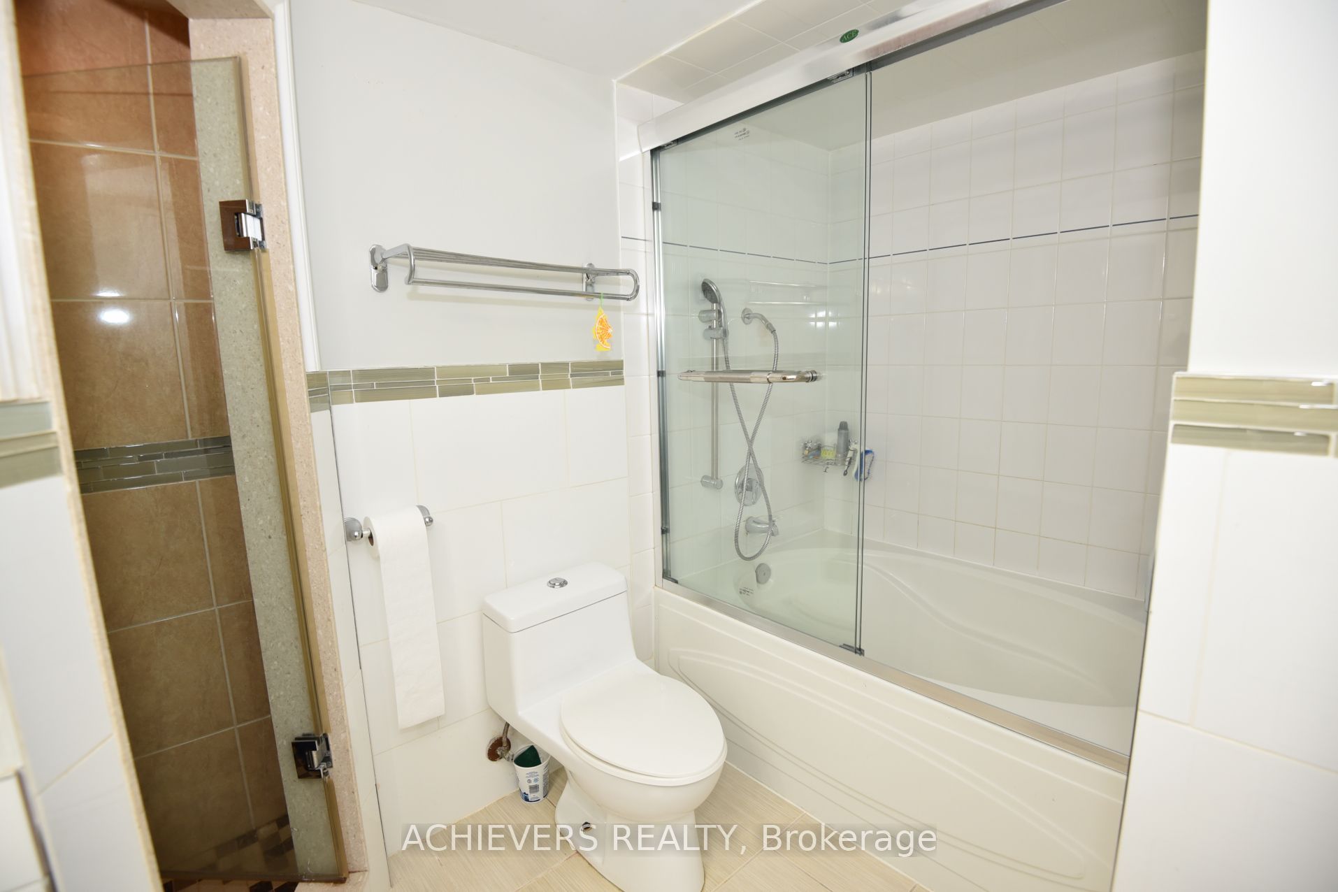 W14110996 Property Photo 24