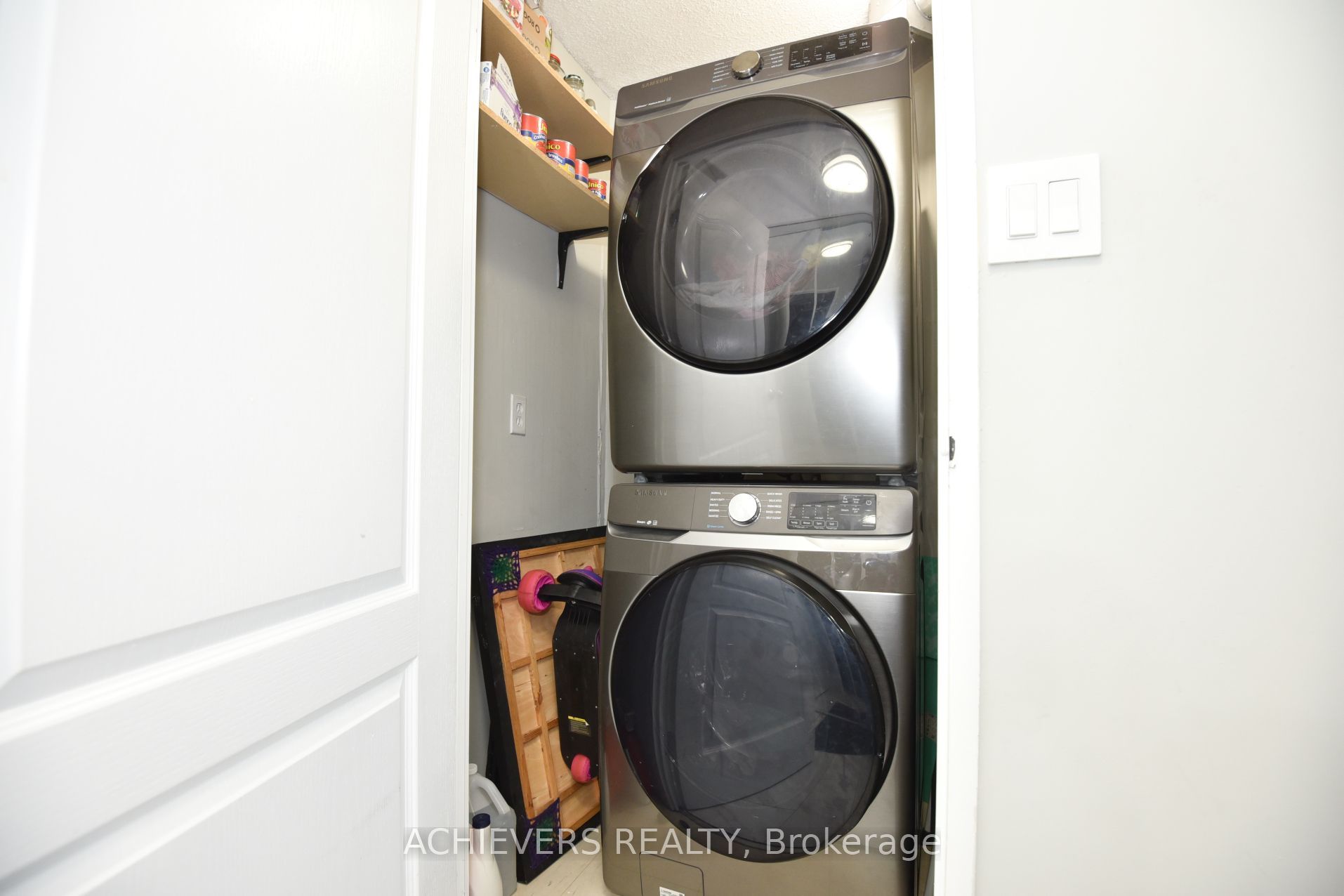 W14110996 Property Photo 33