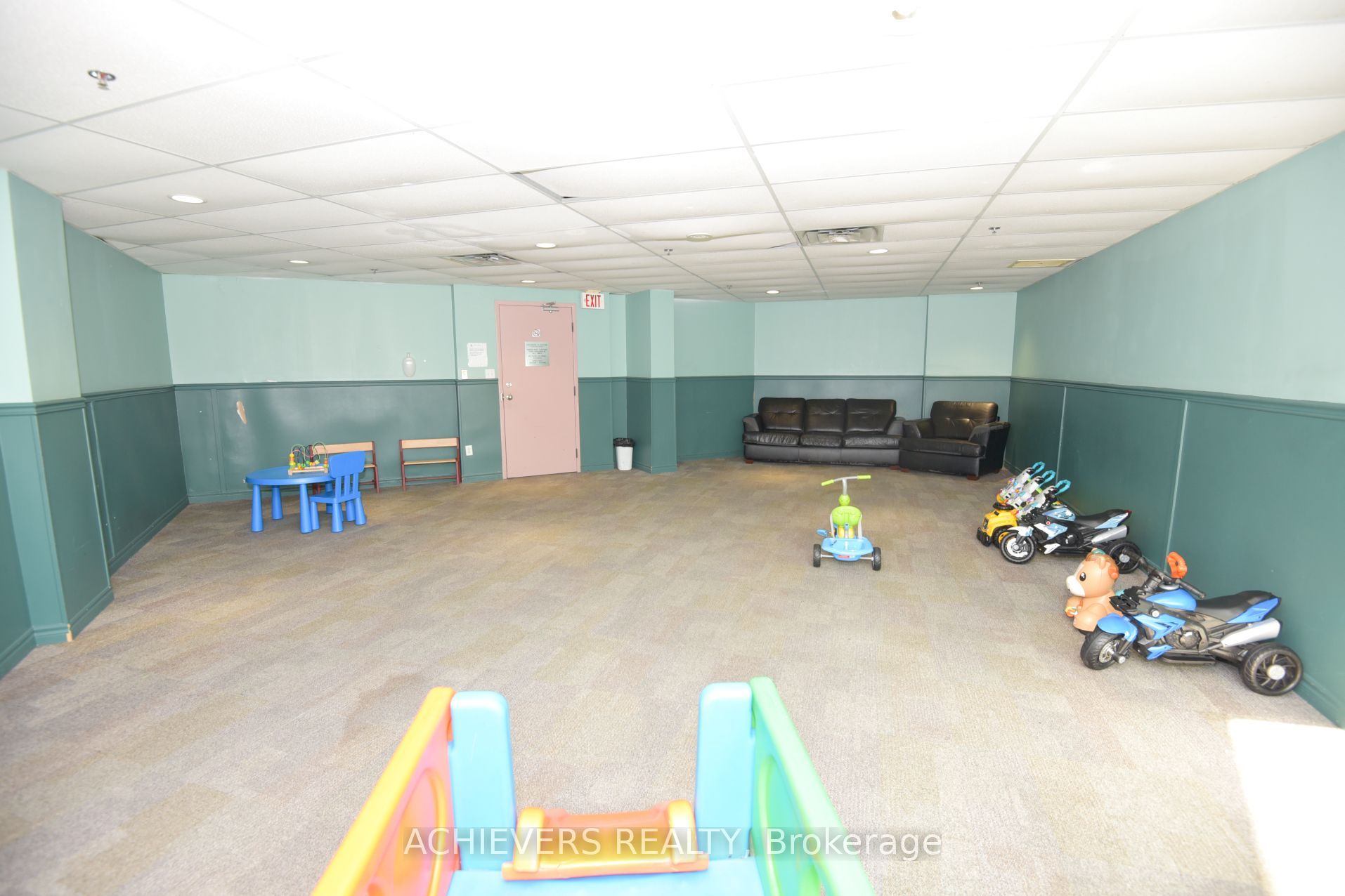 W14110996 Property Photo 35