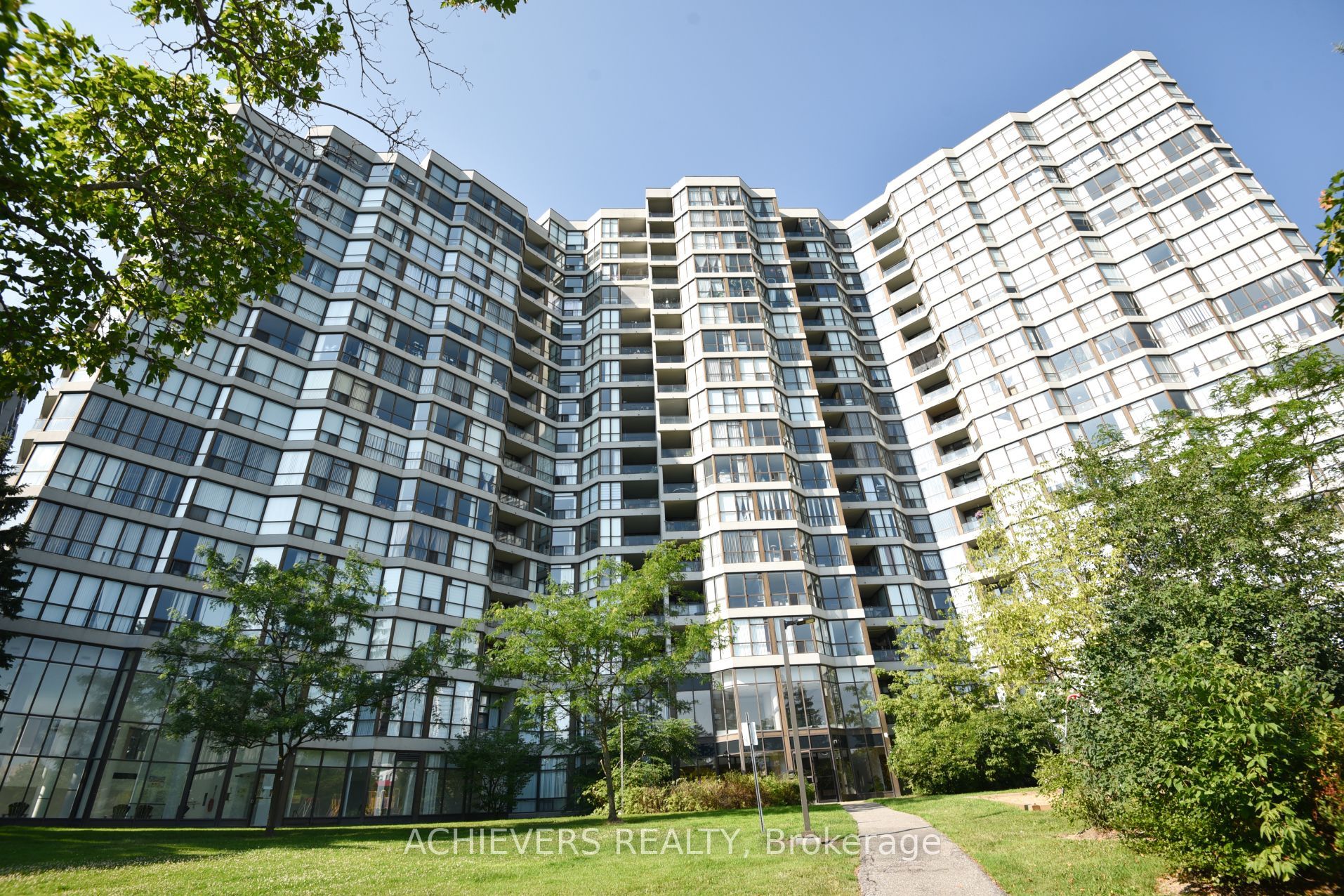W14110996 Property Photo 41