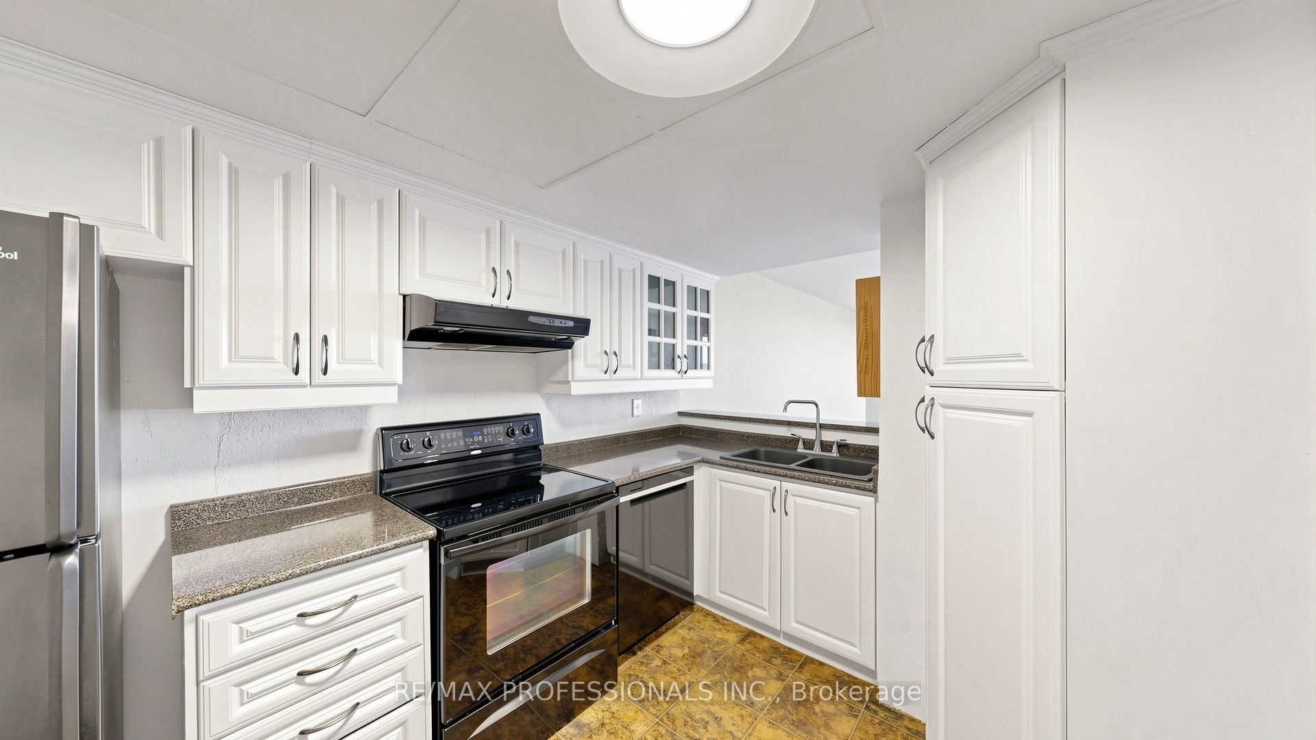 20 Cherrytree Drive 1107 Property Photo 12