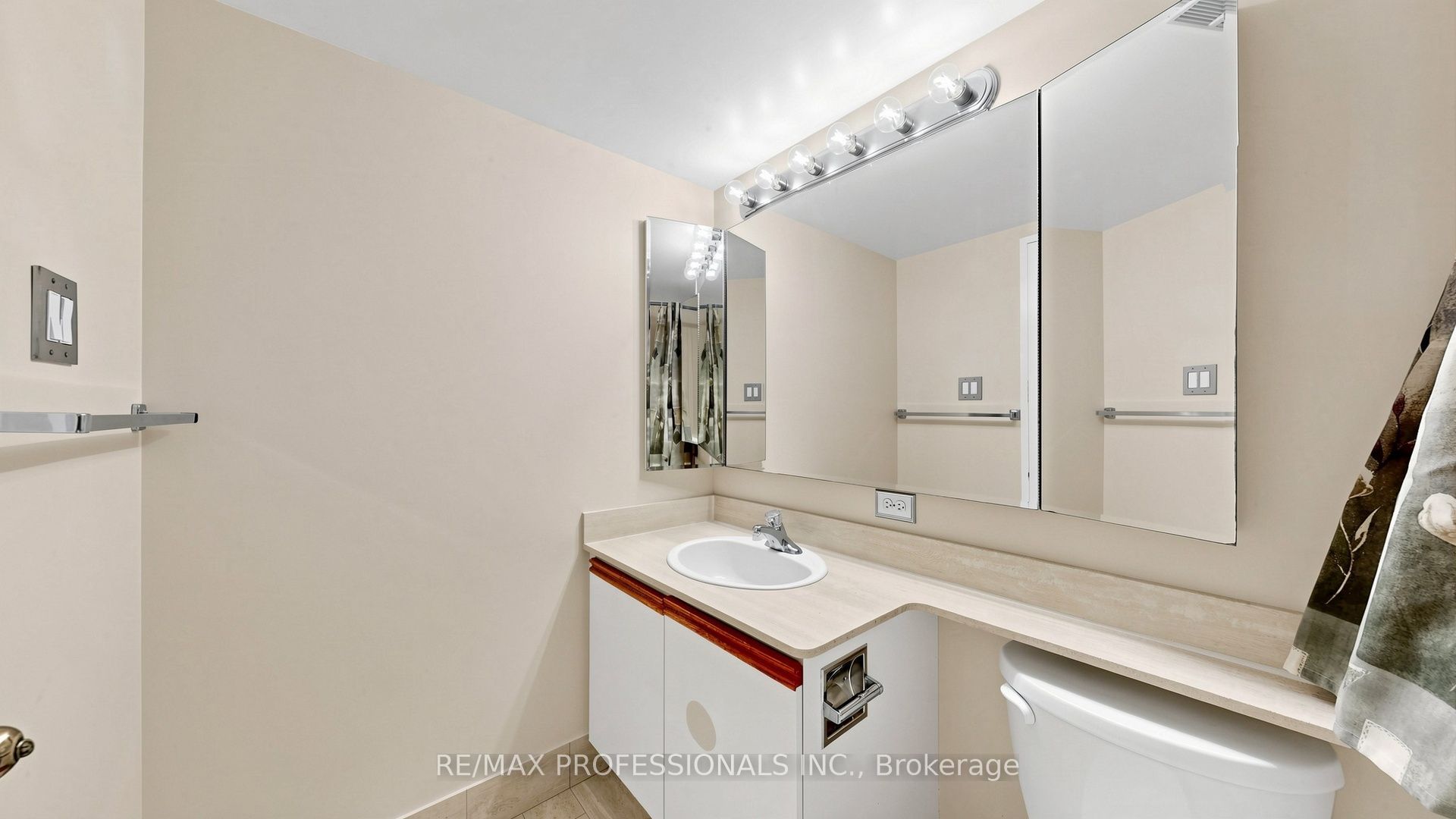 20 Cherrytree Drive 1107 Property Photo 19