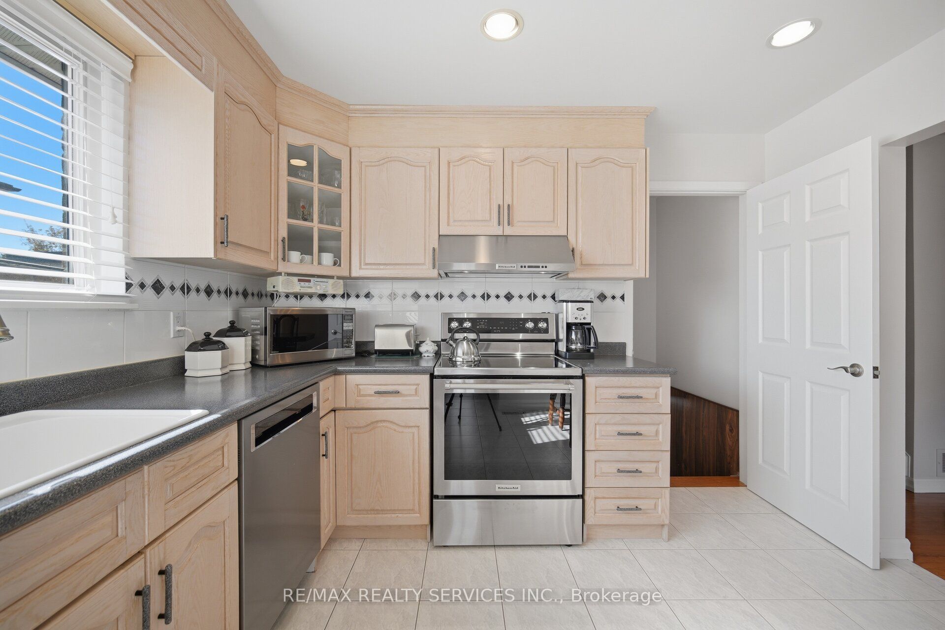 5 Drake Boulevard Property Photo 7