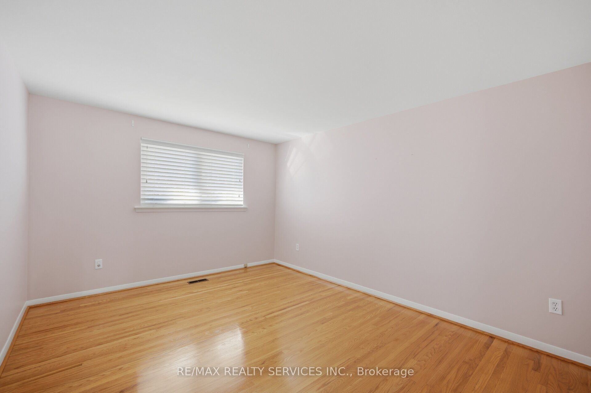 5 Drake Boulevard Property Photo 10