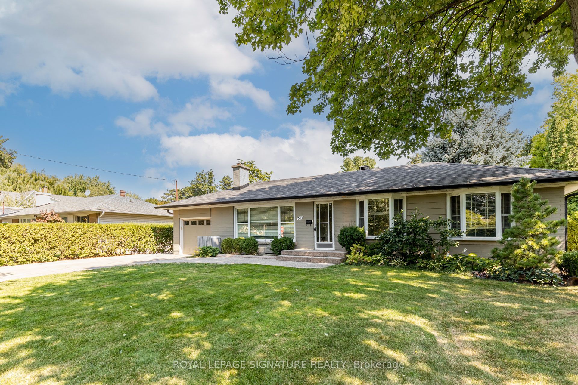 383 Maplehurst Avenue Property Photo 3