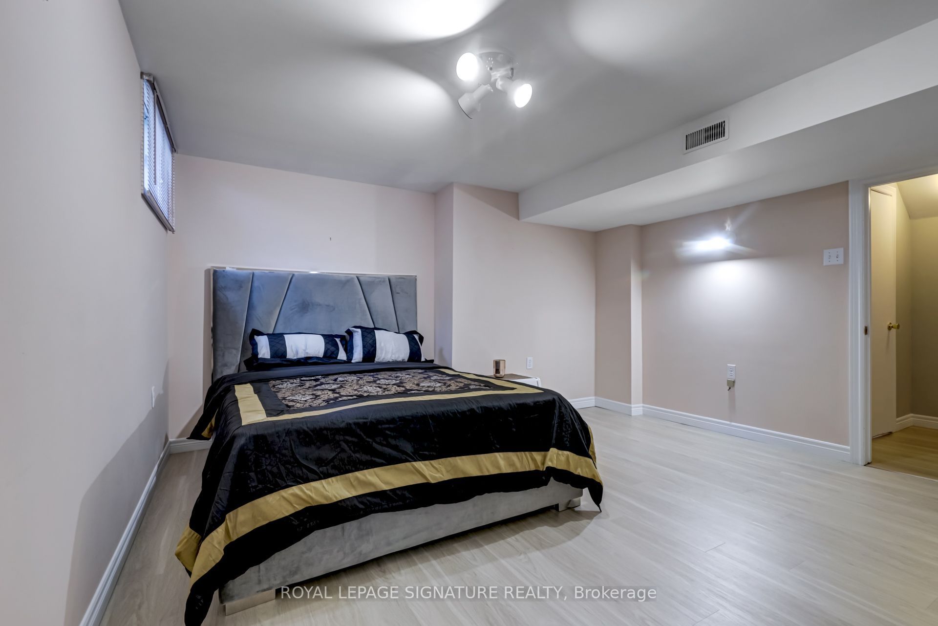 383 Maplehurst Avenue Property Photo 22