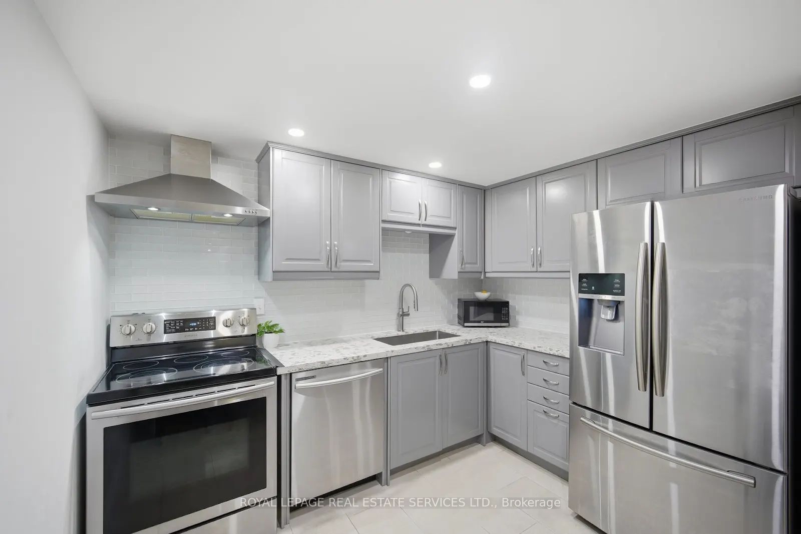 8 Lisa Street 306 Property Photo 7