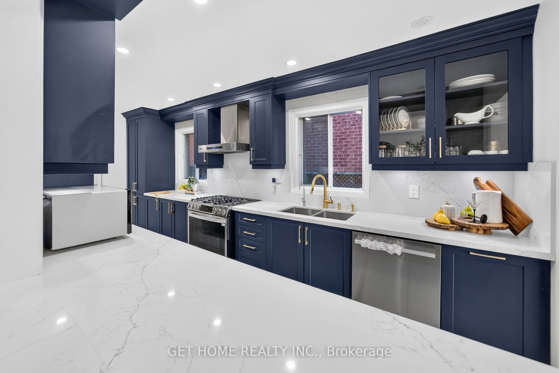 3883 Densbury Drive Property Photo 15
