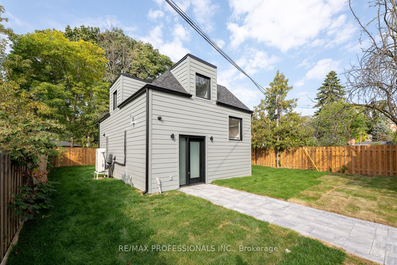 38 Thirty Third Street Grdnsuite Property Photo 1