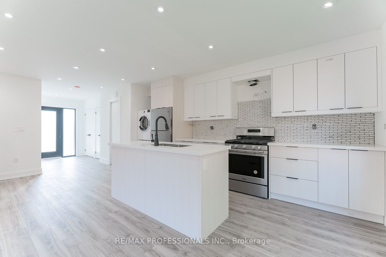 38 Thirty Third Street Grdnsuite Property Photo 8