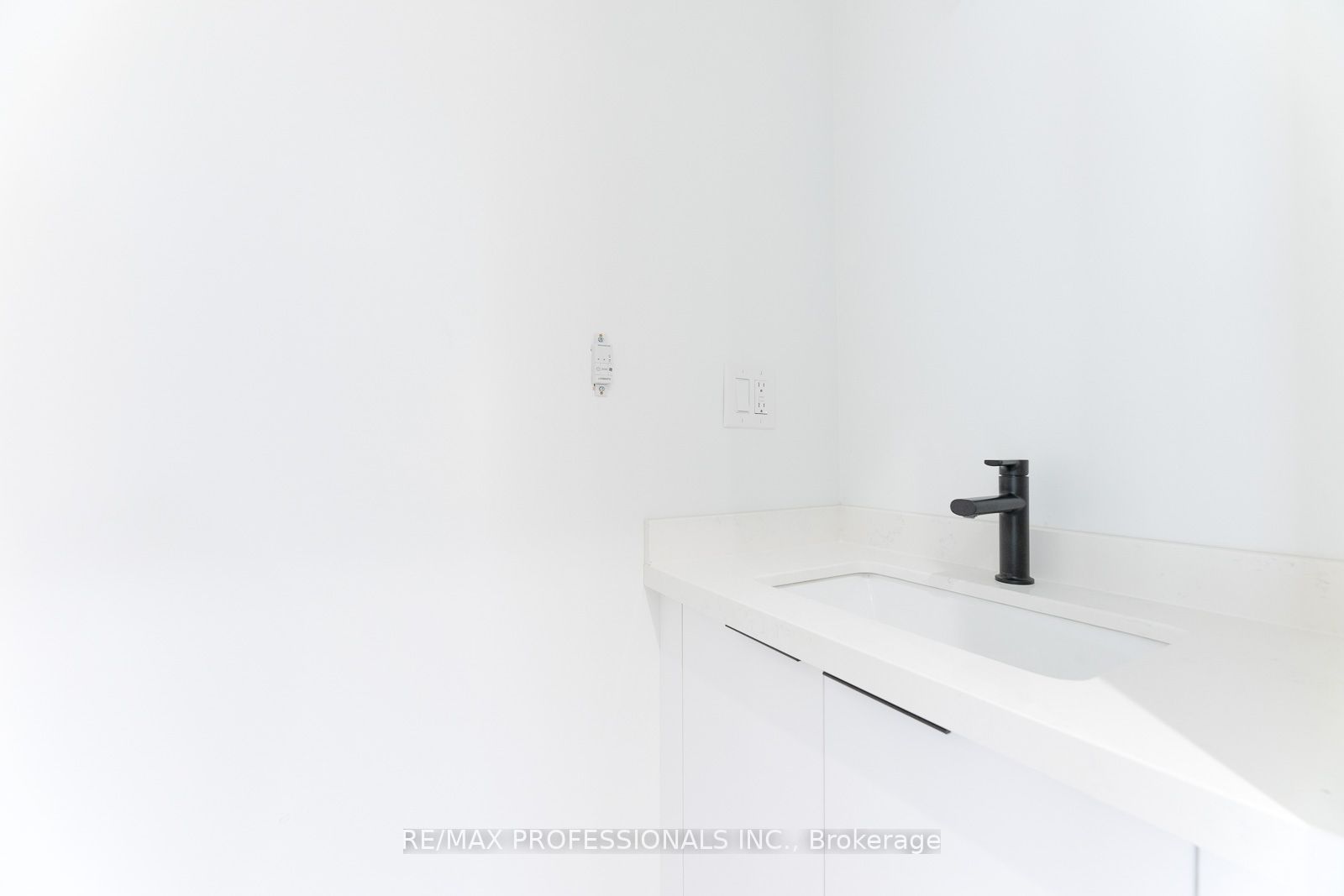 38 Thirty Third Street Grdnsuite Property Photo 12