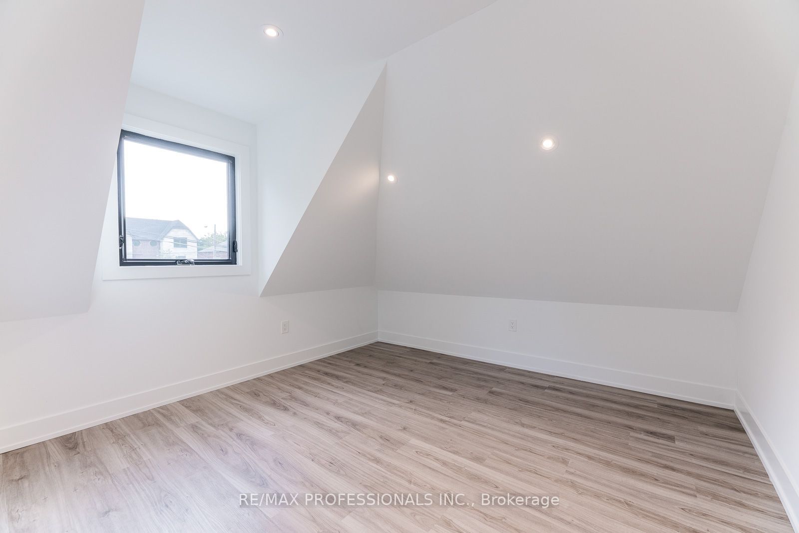 38 Thirty Third Street Grdnsuite Property Photo 16