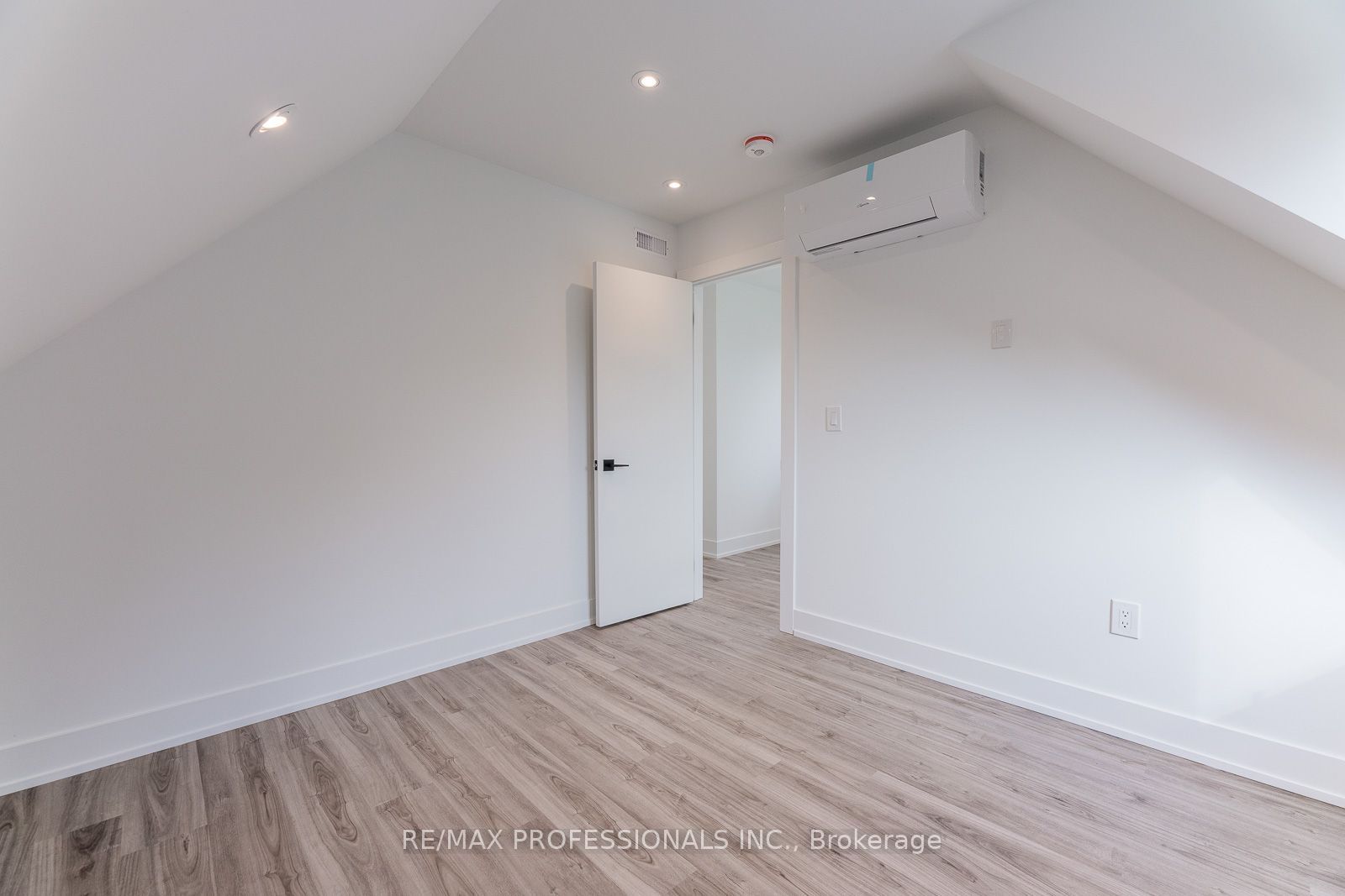 38 Thirty Third Street Grdnsuite Property Photo 17