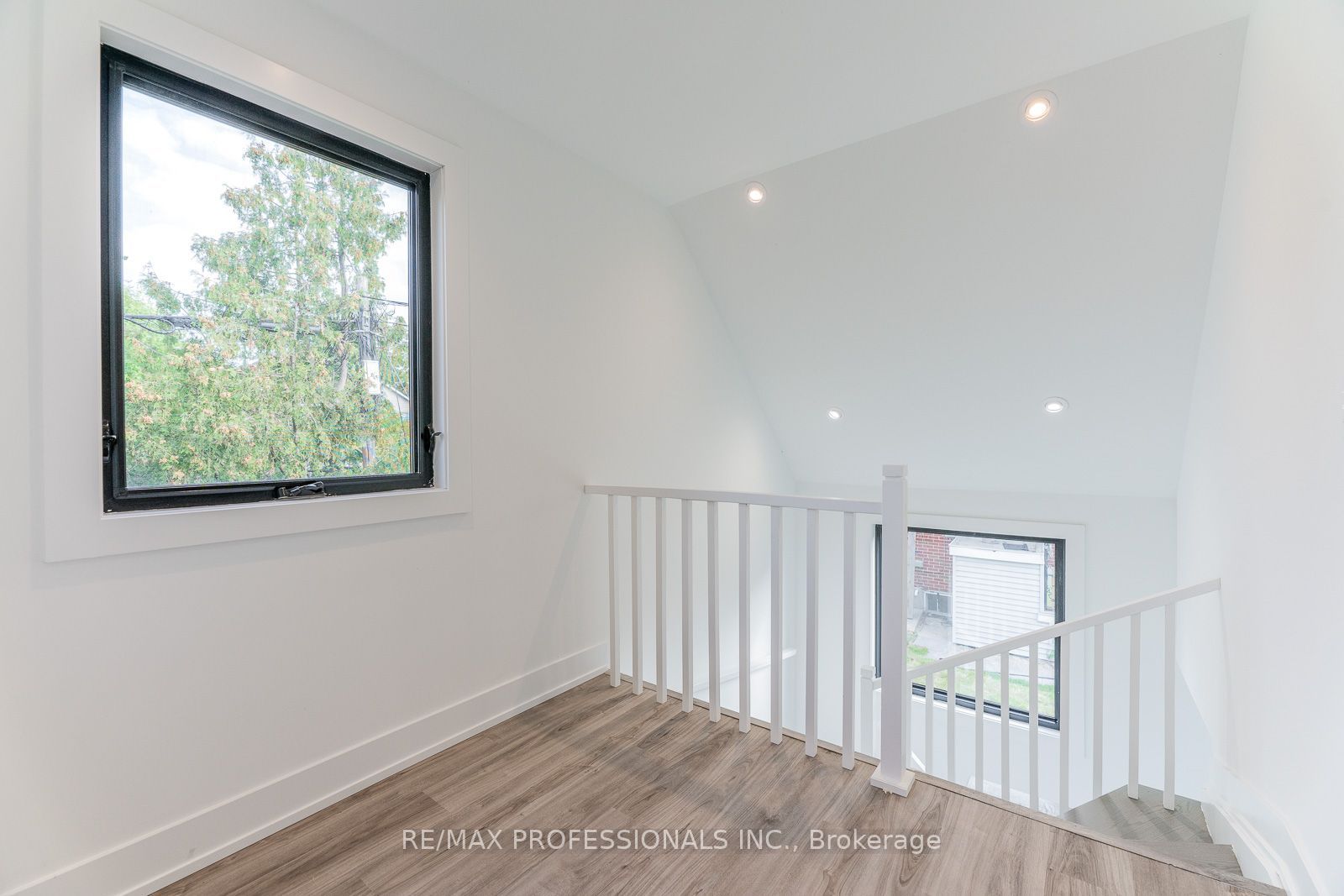 38 Thirty Third Street Grdnsuite Property Photo 18