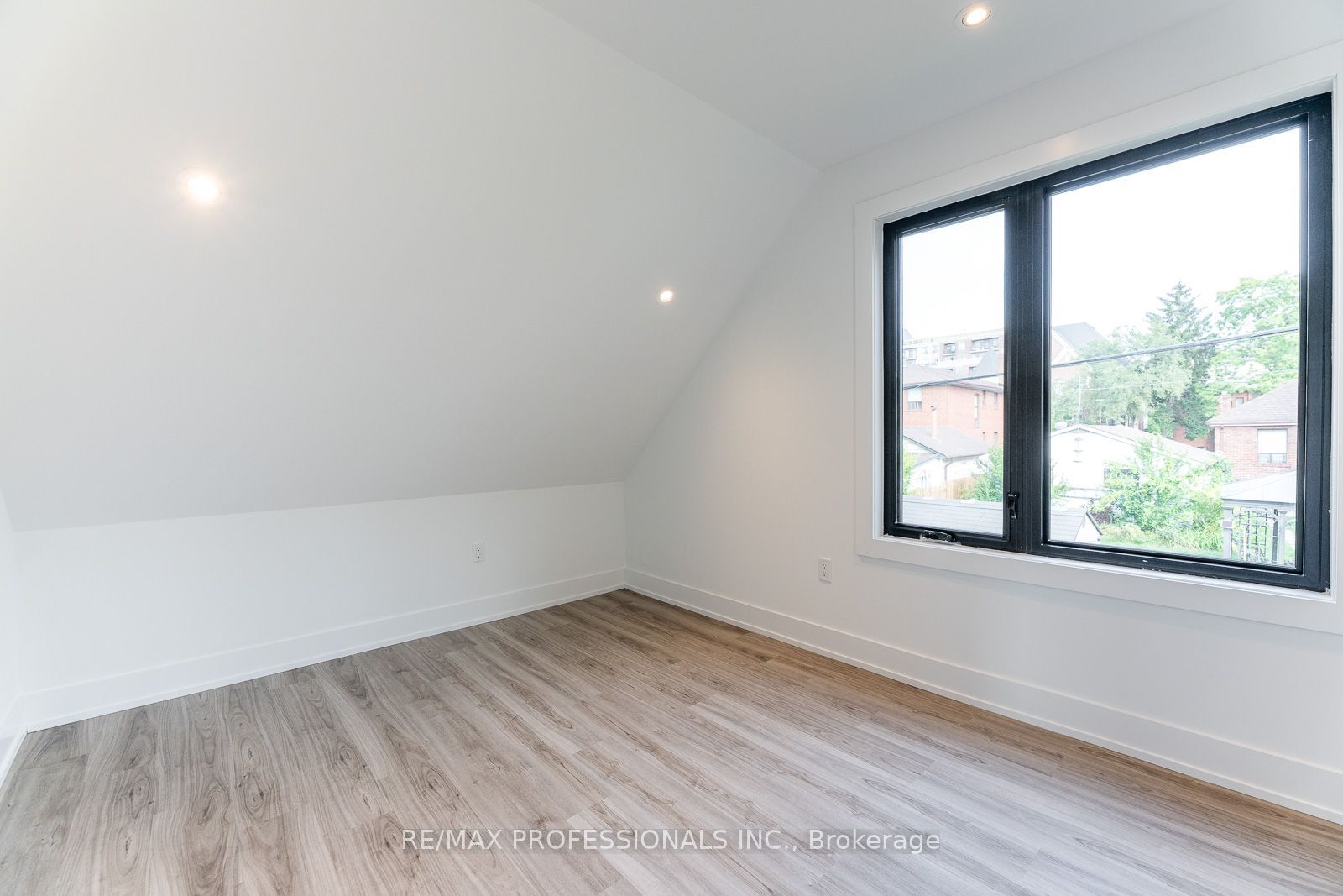 38 Thirty Third Street Grdnsuite Property Photo 19