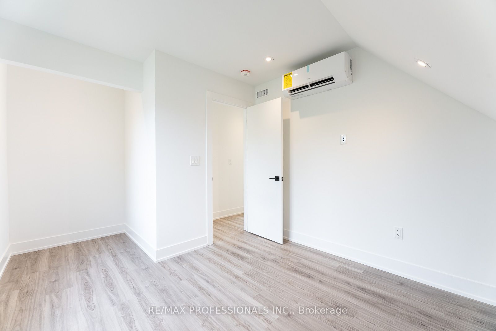 38 Thirty Third Street Grdnsuite Property Photo 20