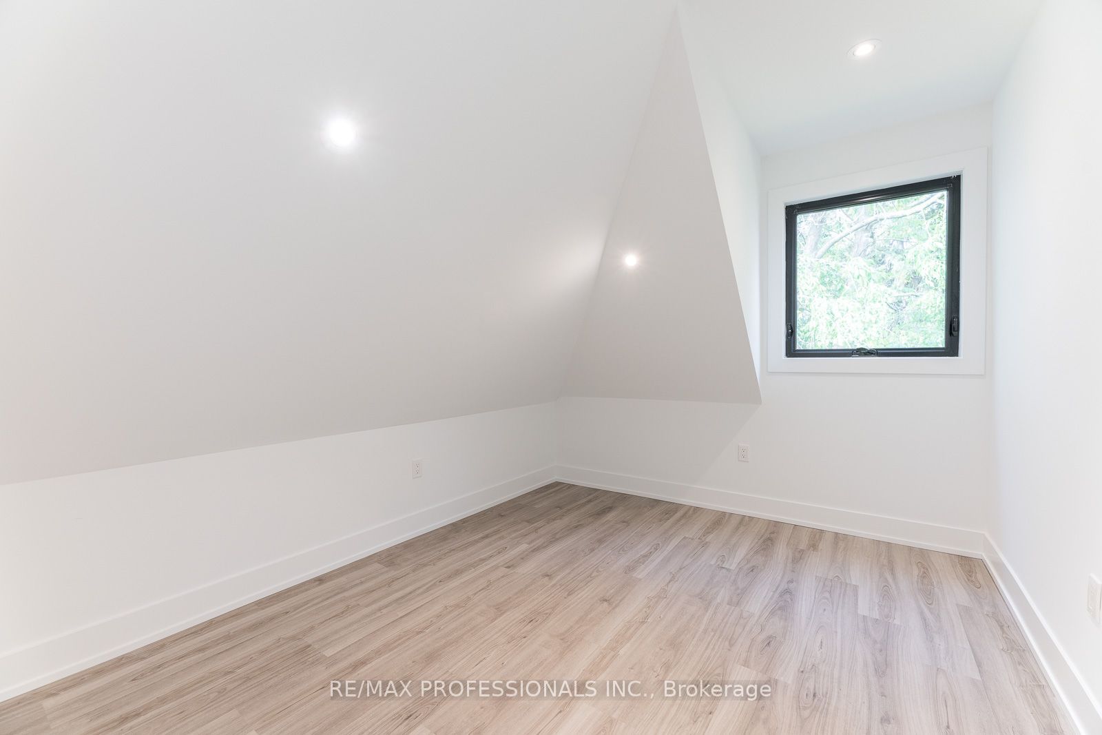 38 Thirty Third Street Grdnsuite Property Photo 21