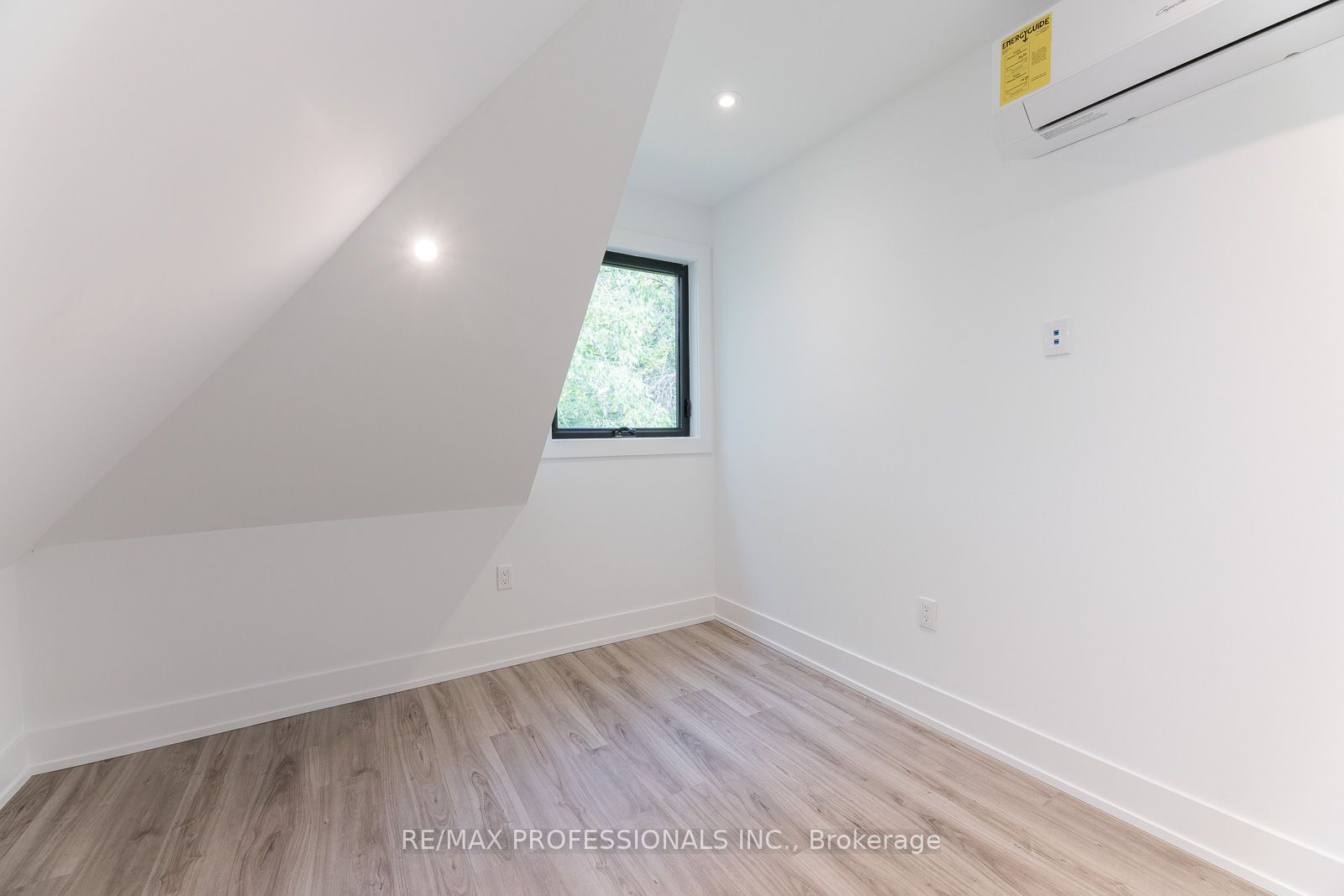 38 Thirty Third Street Grdnsuite Property Photo 22