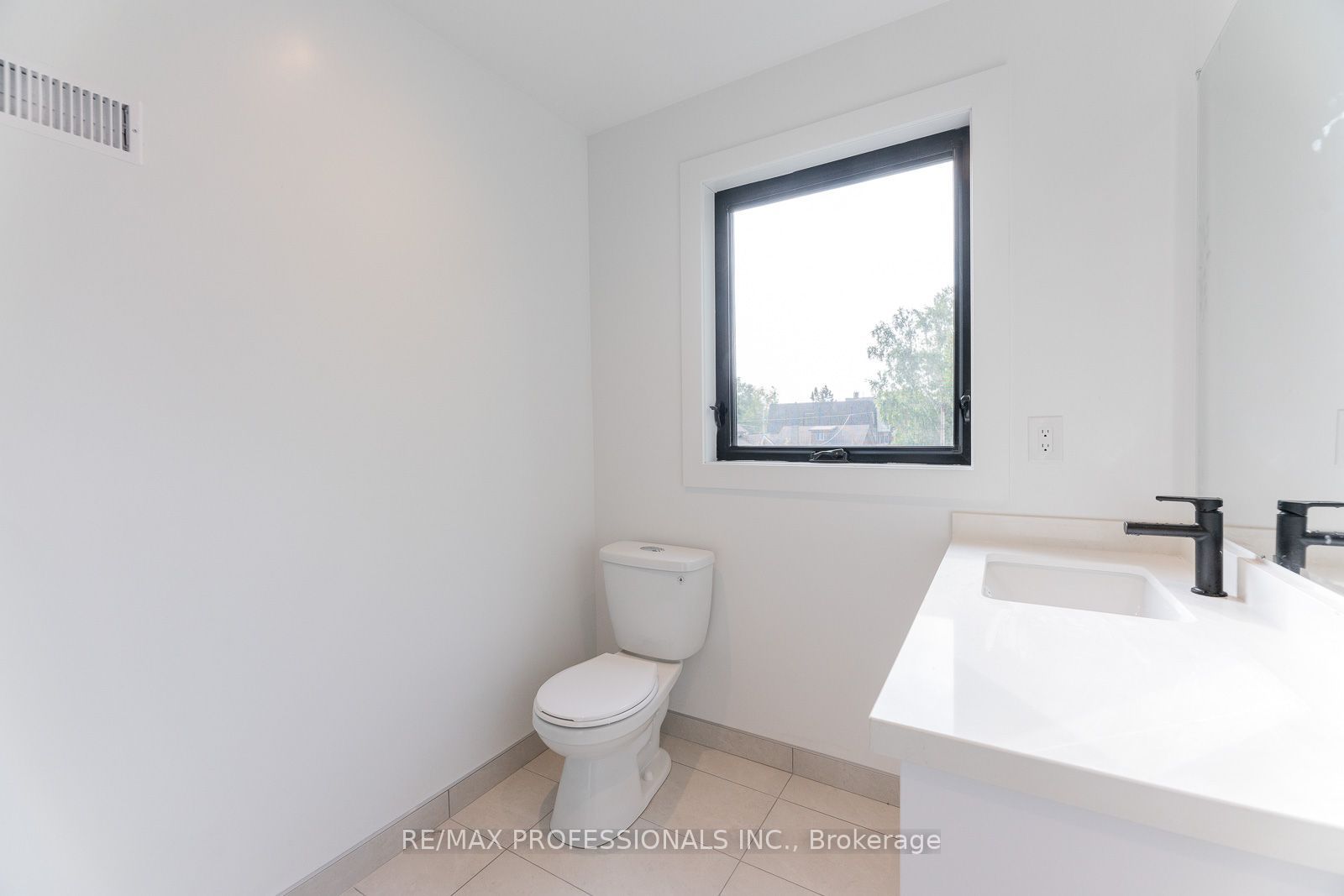 38 Thirty Third Street Grdnsuite Property Photo 24