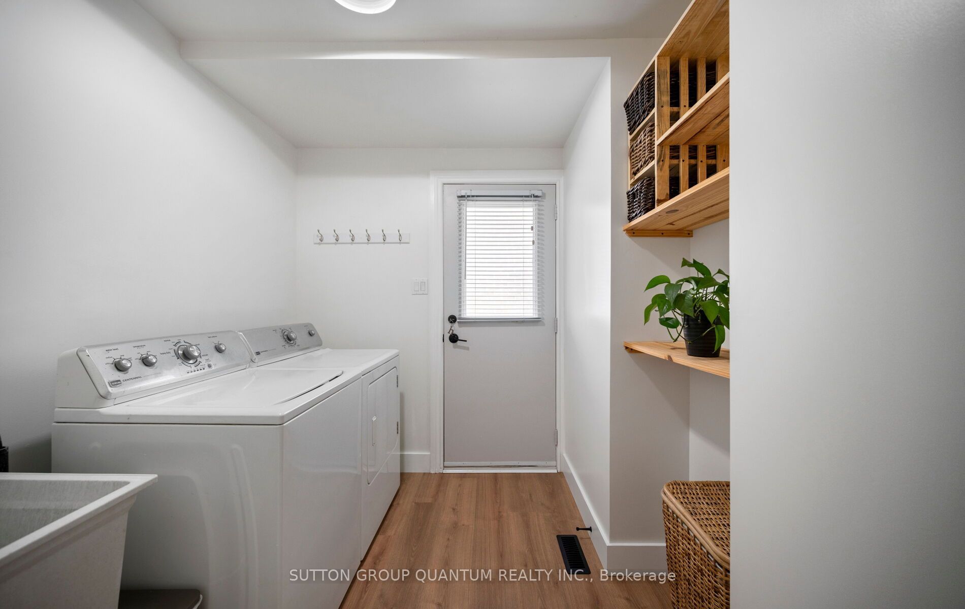 4071 Wheelwright Crescent Property Photo 16