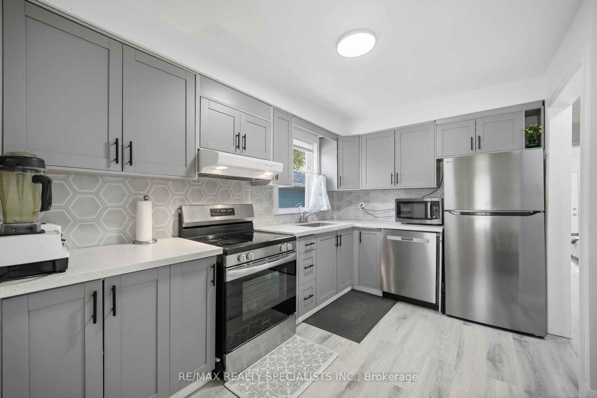 87 Woodward Avenue Property Photo 8