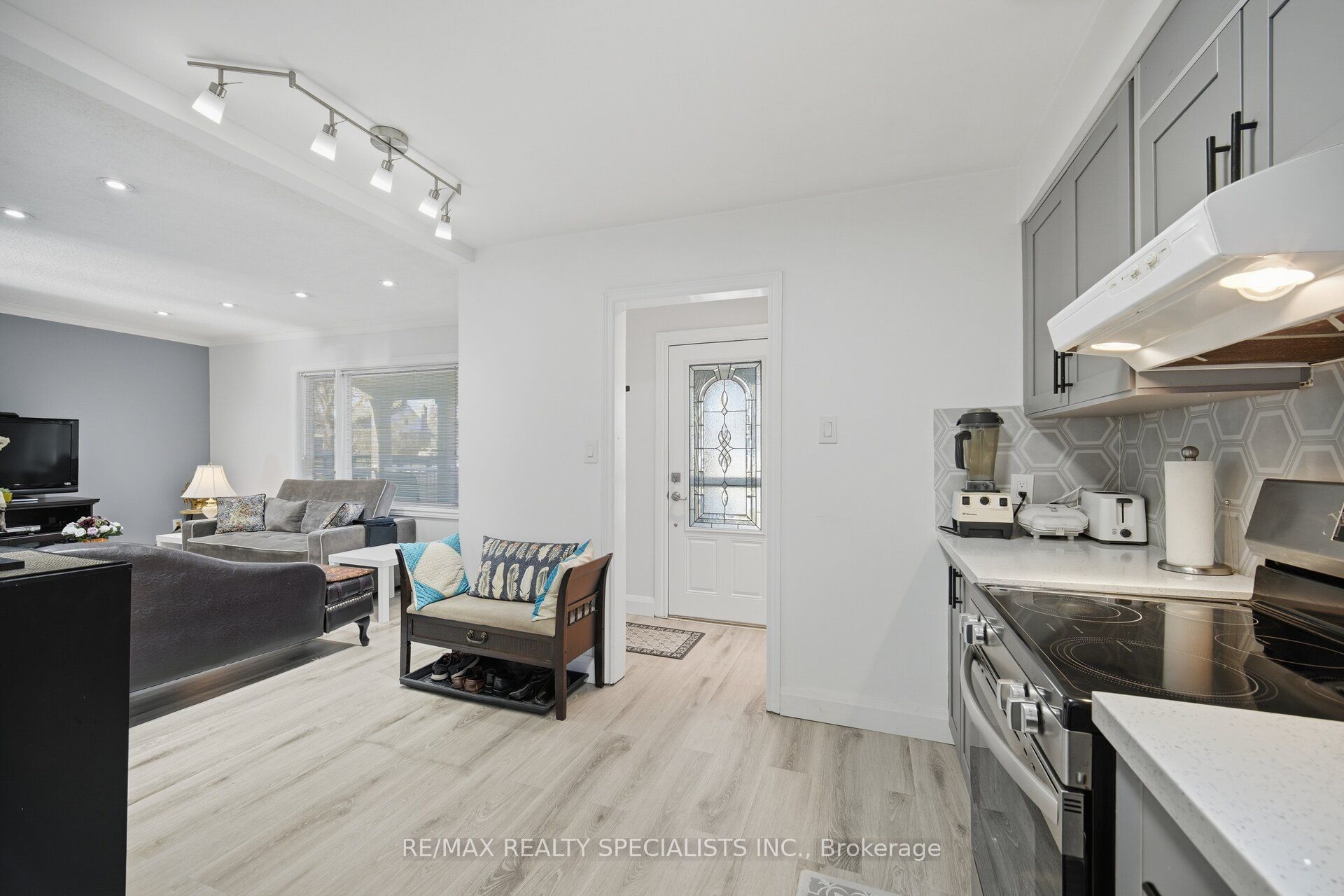 87 Woodward Avenue Property Photo 9