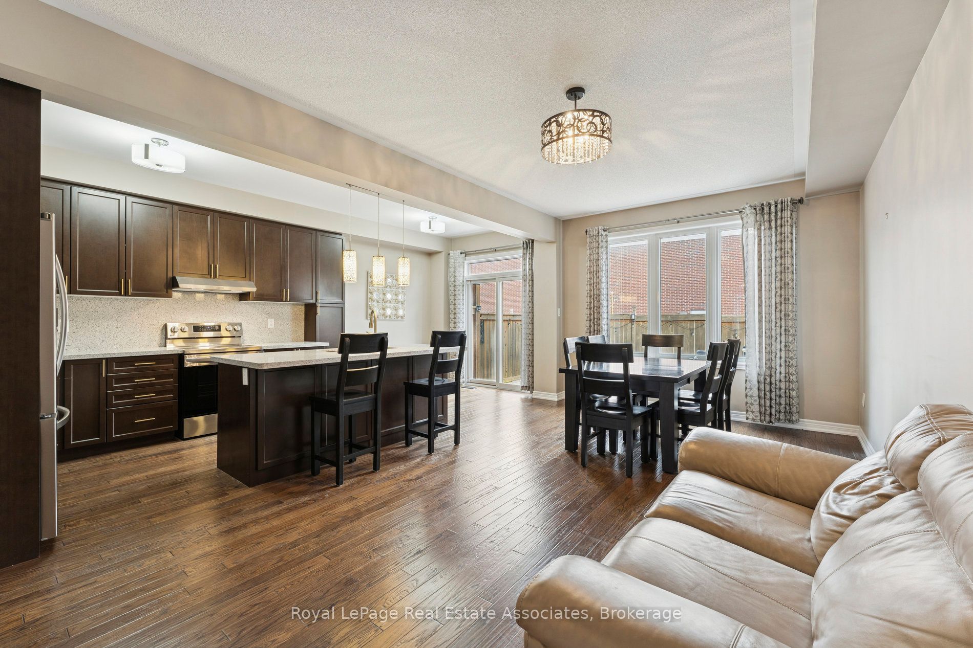12 Diamond Leaf Lane Property Photo 4