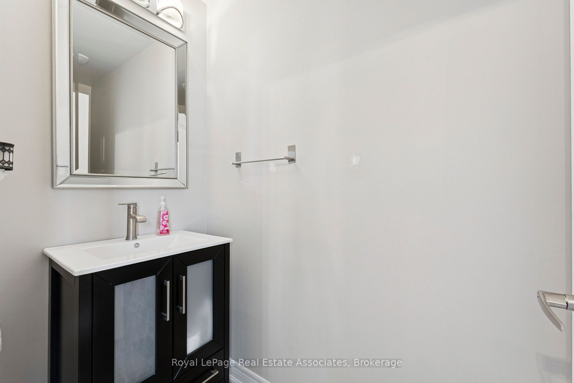 12 Diamond Leaf Lane Property Photo 16