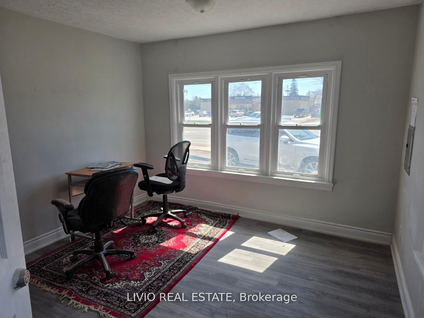 323 Queen Street E Property Photo 11