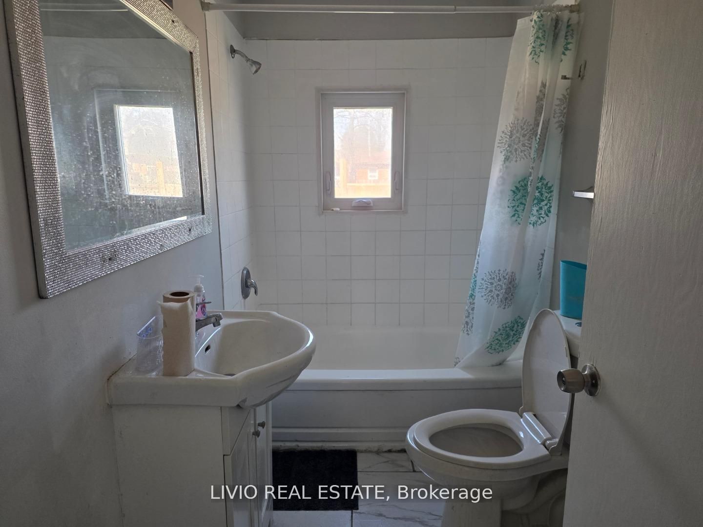 323 Queen Street E Property Photo 13
