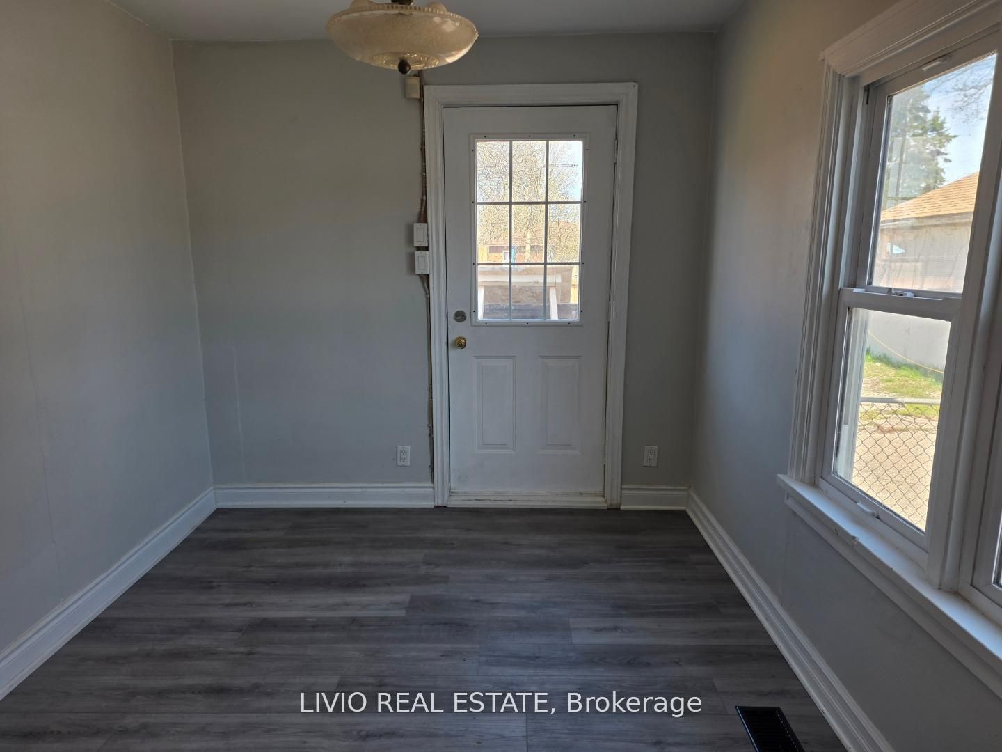 323 Queen Street E Property Photo 15
