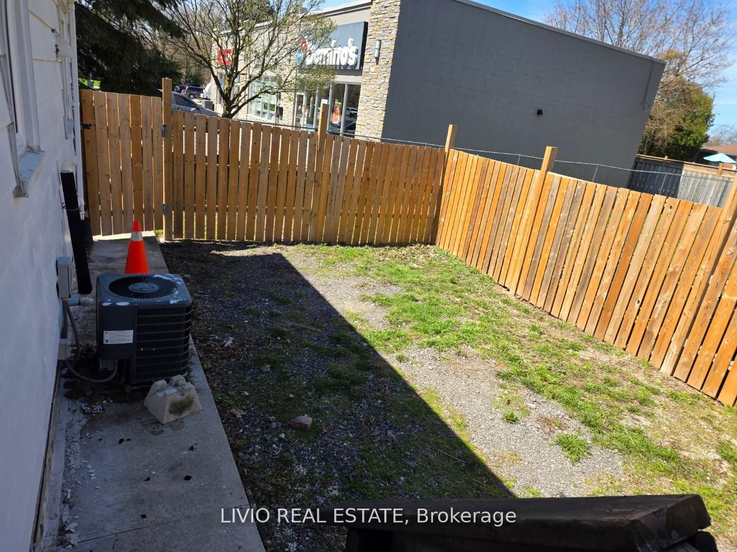 323 Queen Street E Property Photo 17