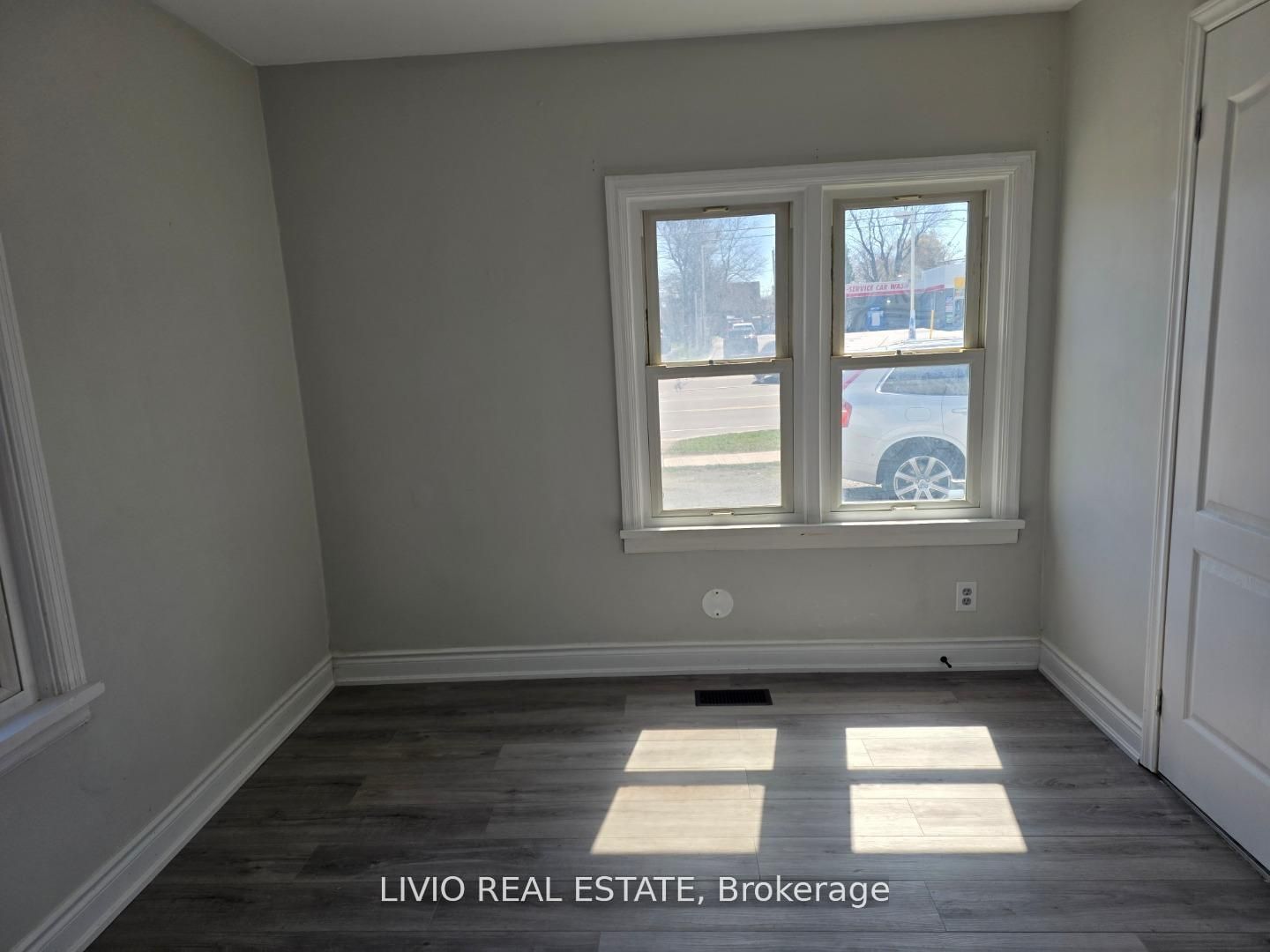 323 Queen Street E Property Photo 19