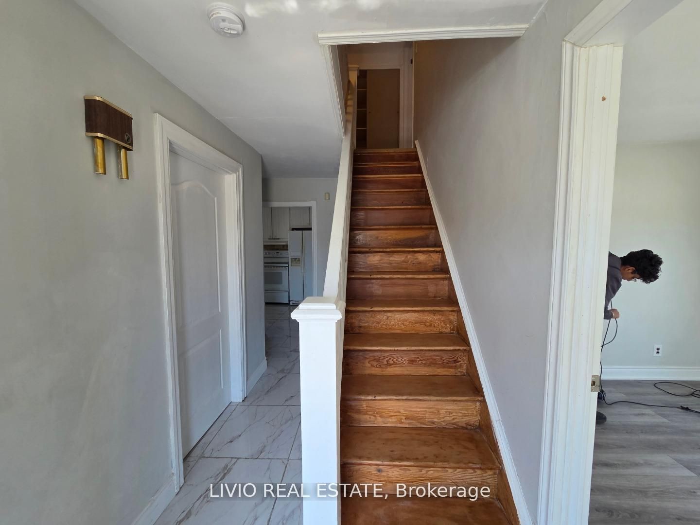 323 Queen Street E Property Photo 21
