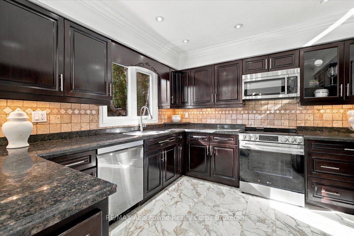 1476 Livery Lane Property Photo 16