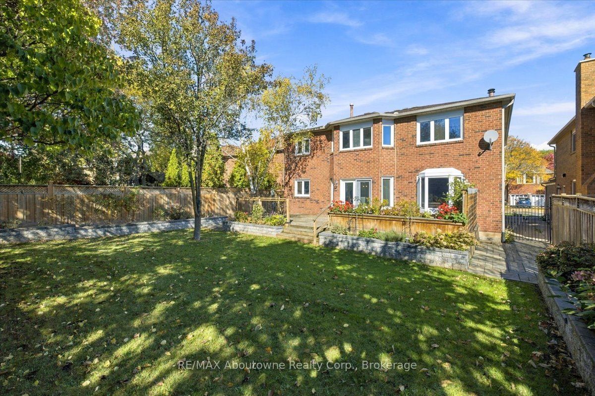 1476 Livery Lane Property Photo 32
