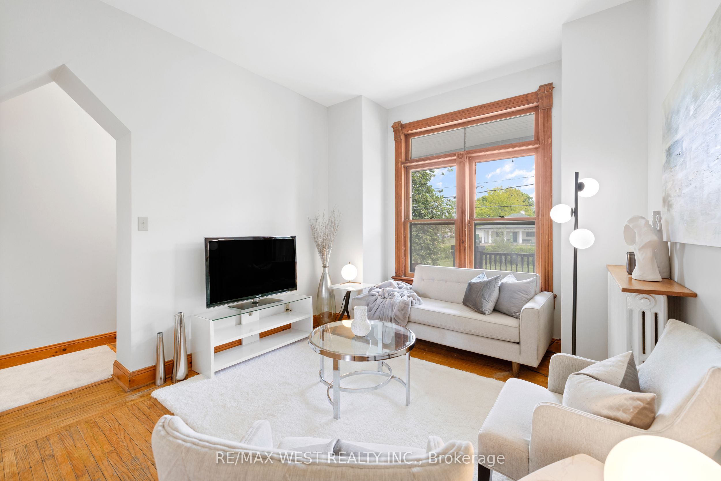151 Humberside Avenue Property Photo 3