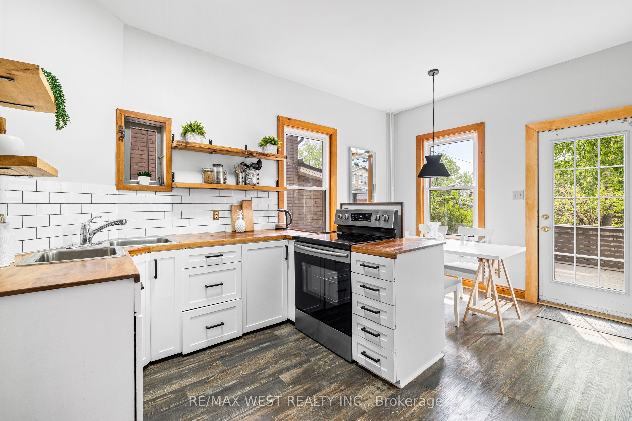 151 Humberside Avenue Property Photo 7