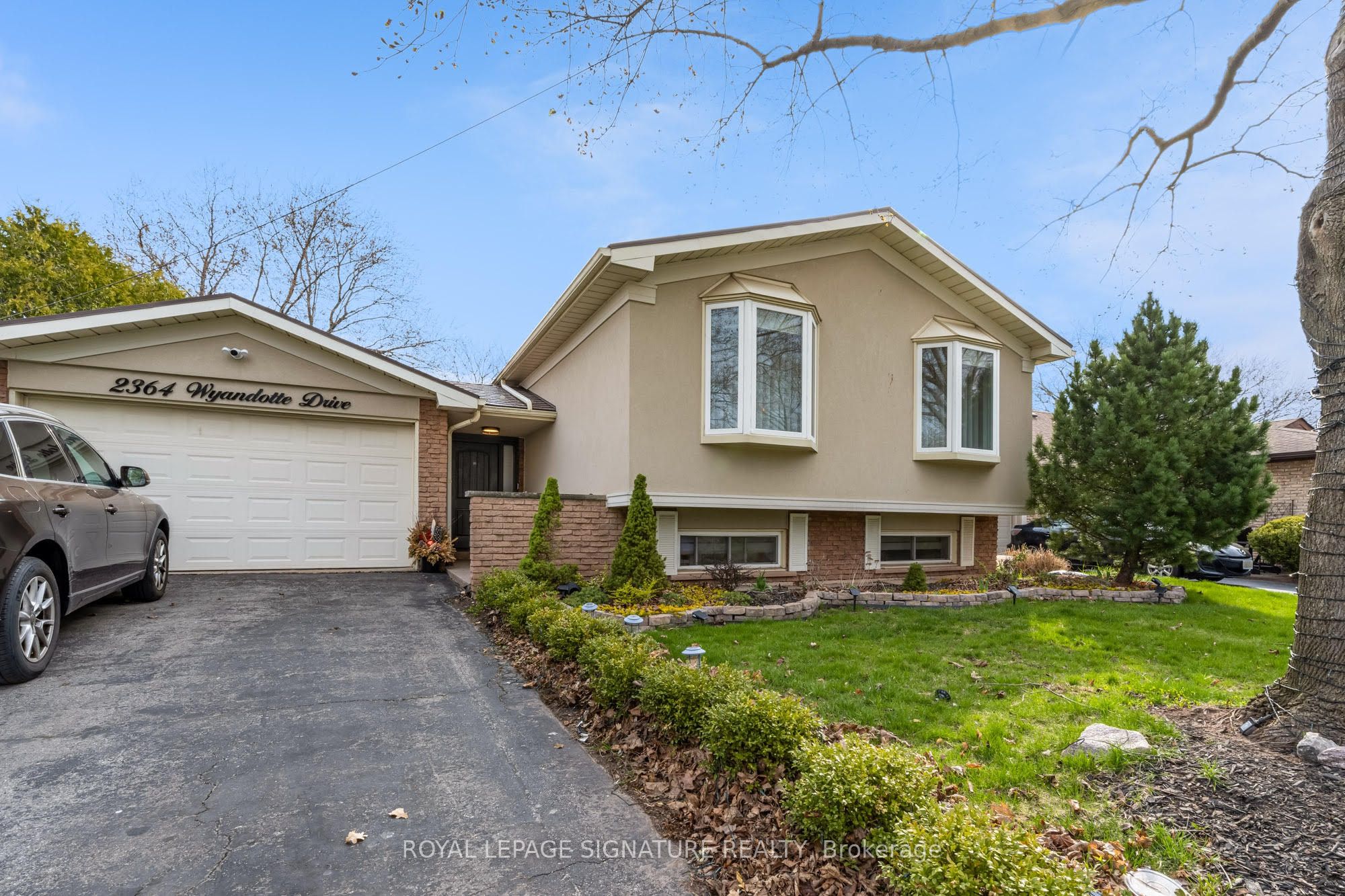 2364 Wyandotte Drive Property Photo 1