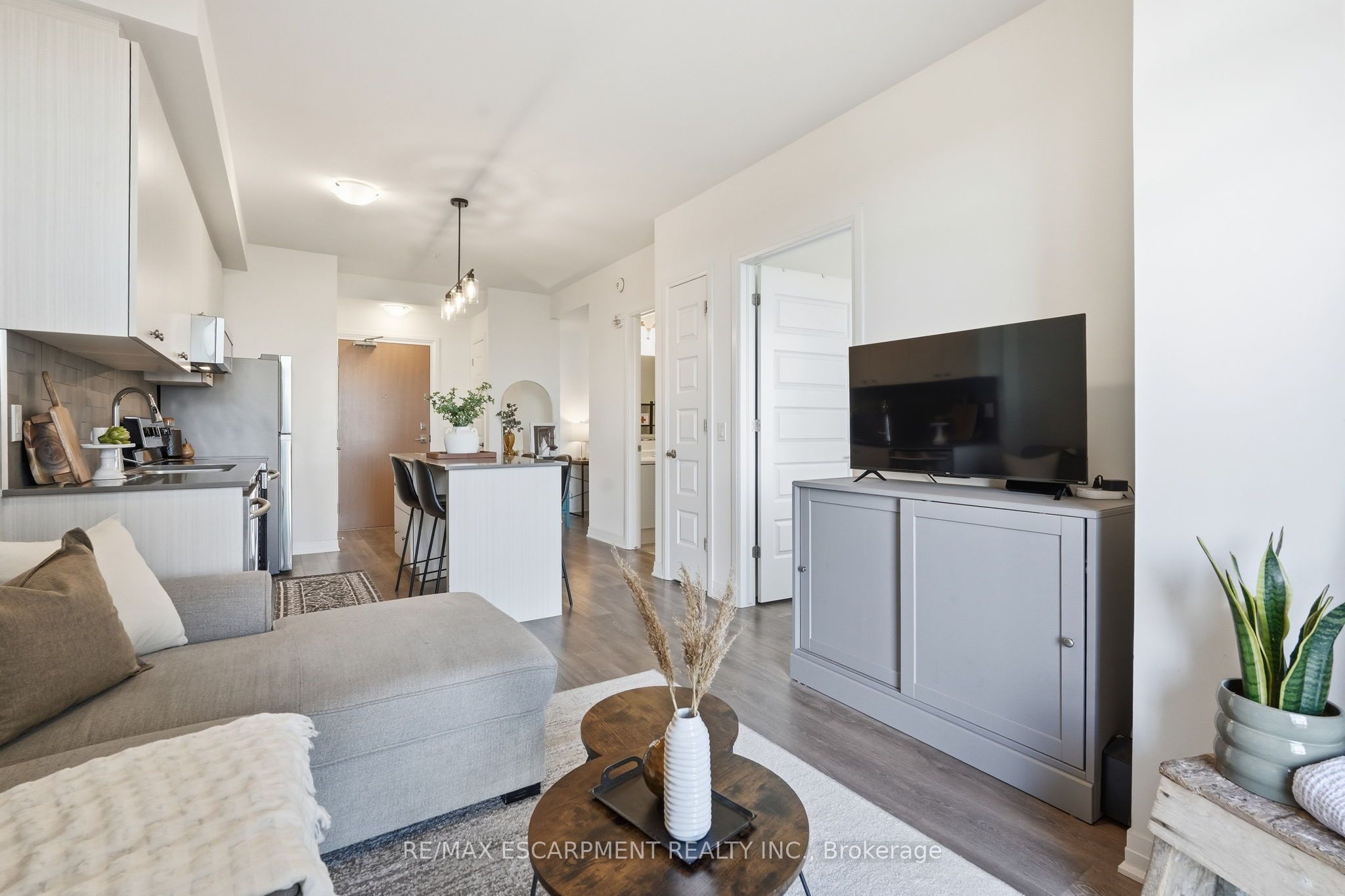 1105 Leger Way 424 Property Photo 15