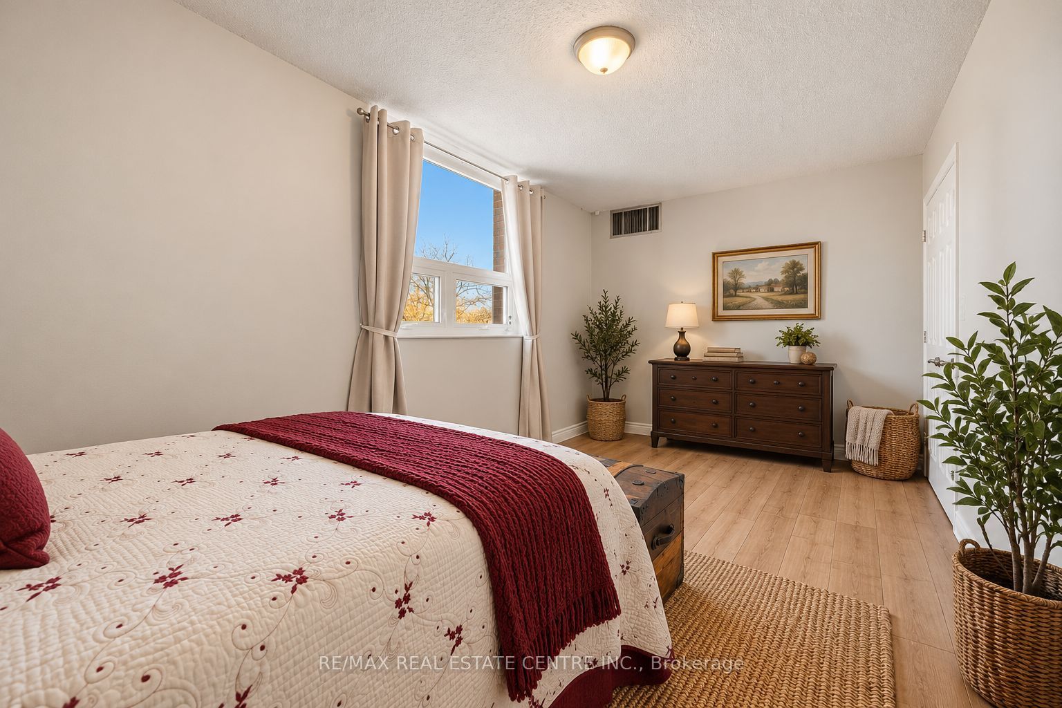 8 Fead Street Property Photo 22