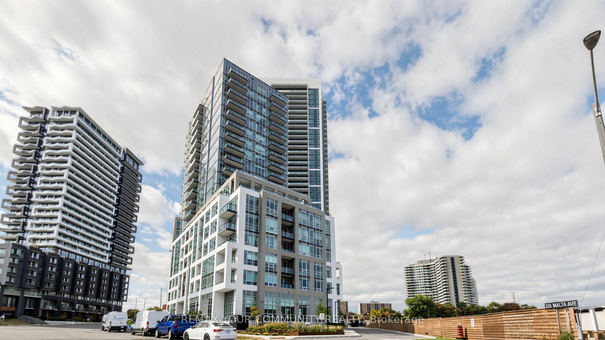 209 W Steeles Avenue W 3605 Property Photo 2