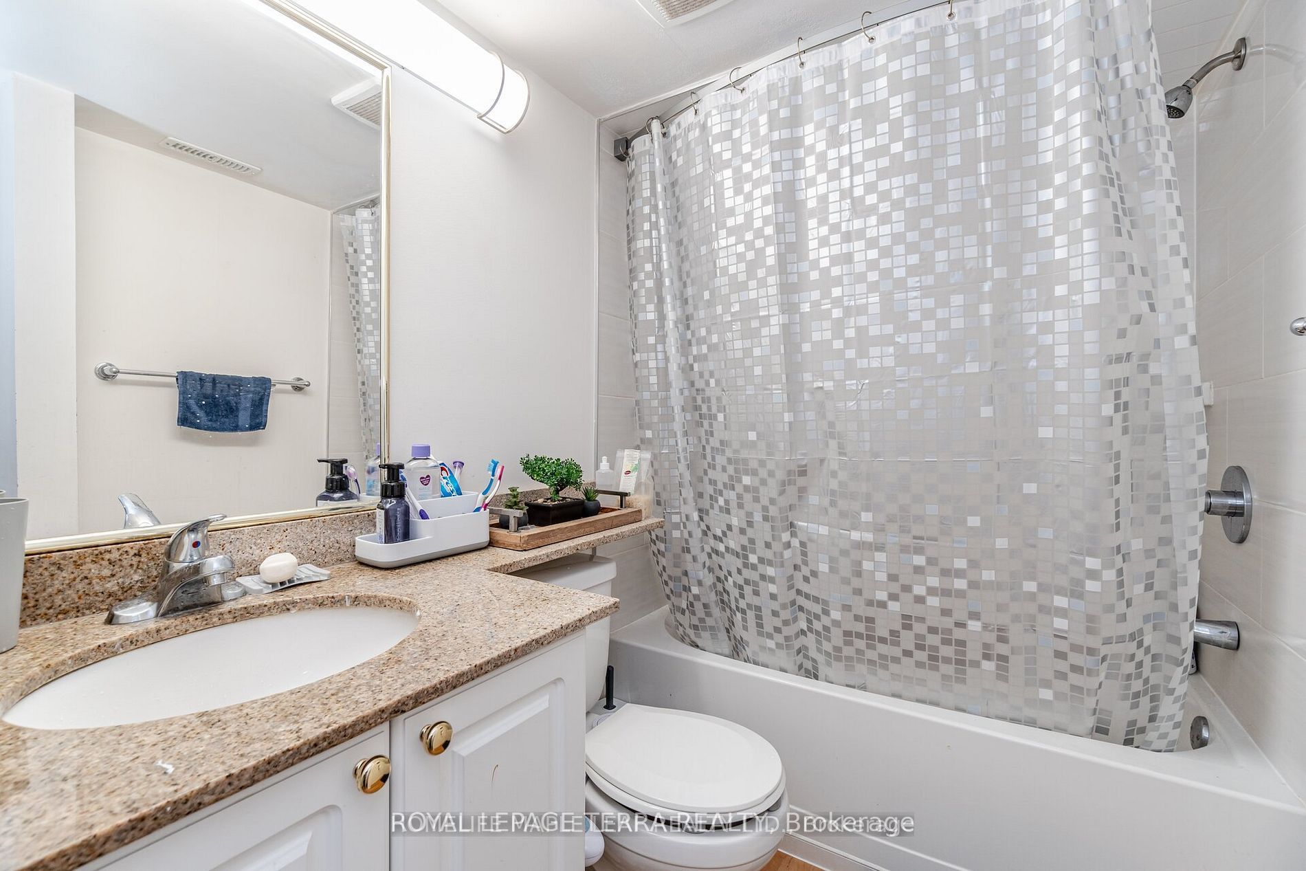 14 Sheringham Street Property Photo 30