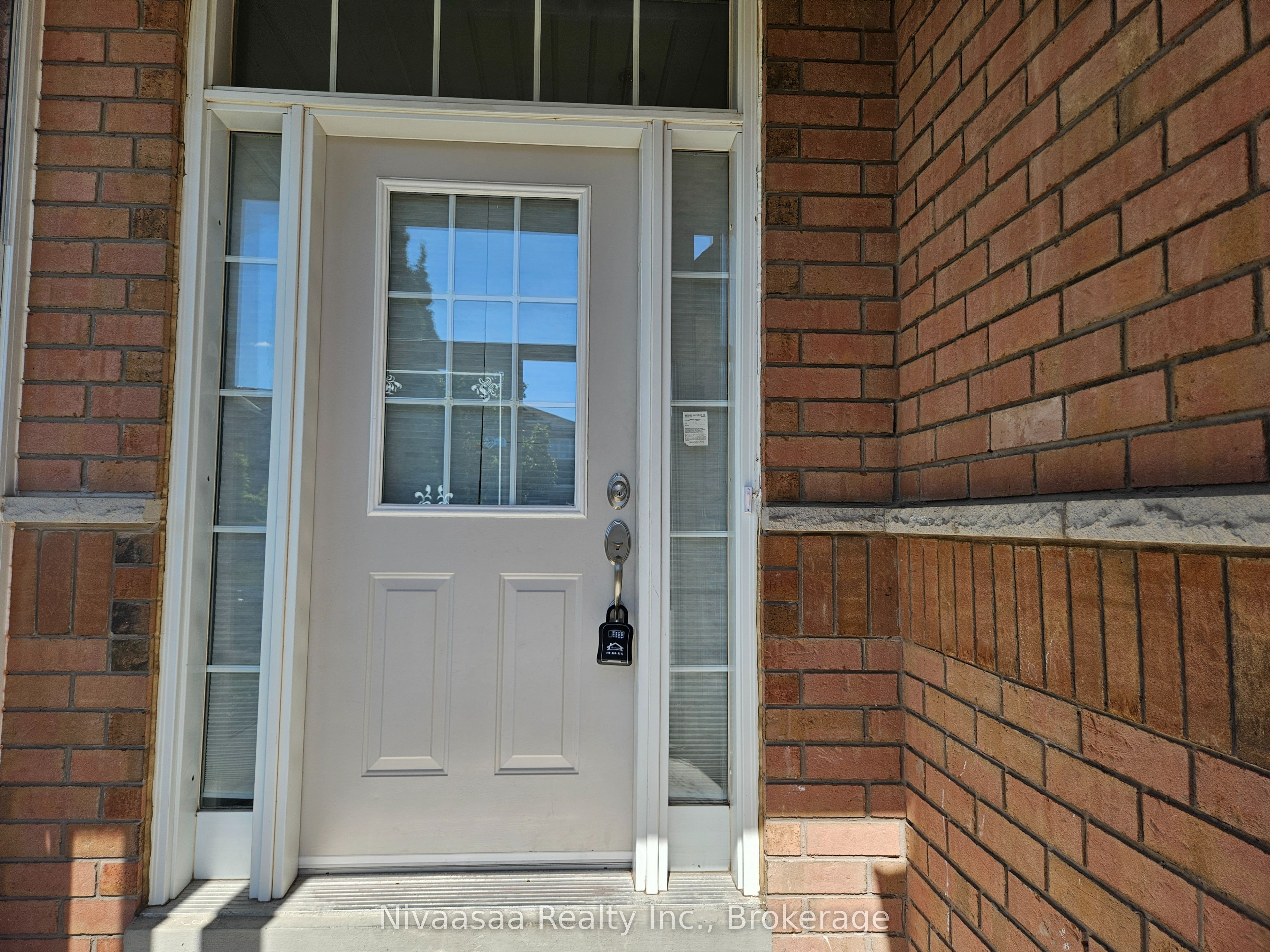 926 Ledbury Crescent Property Photo 3