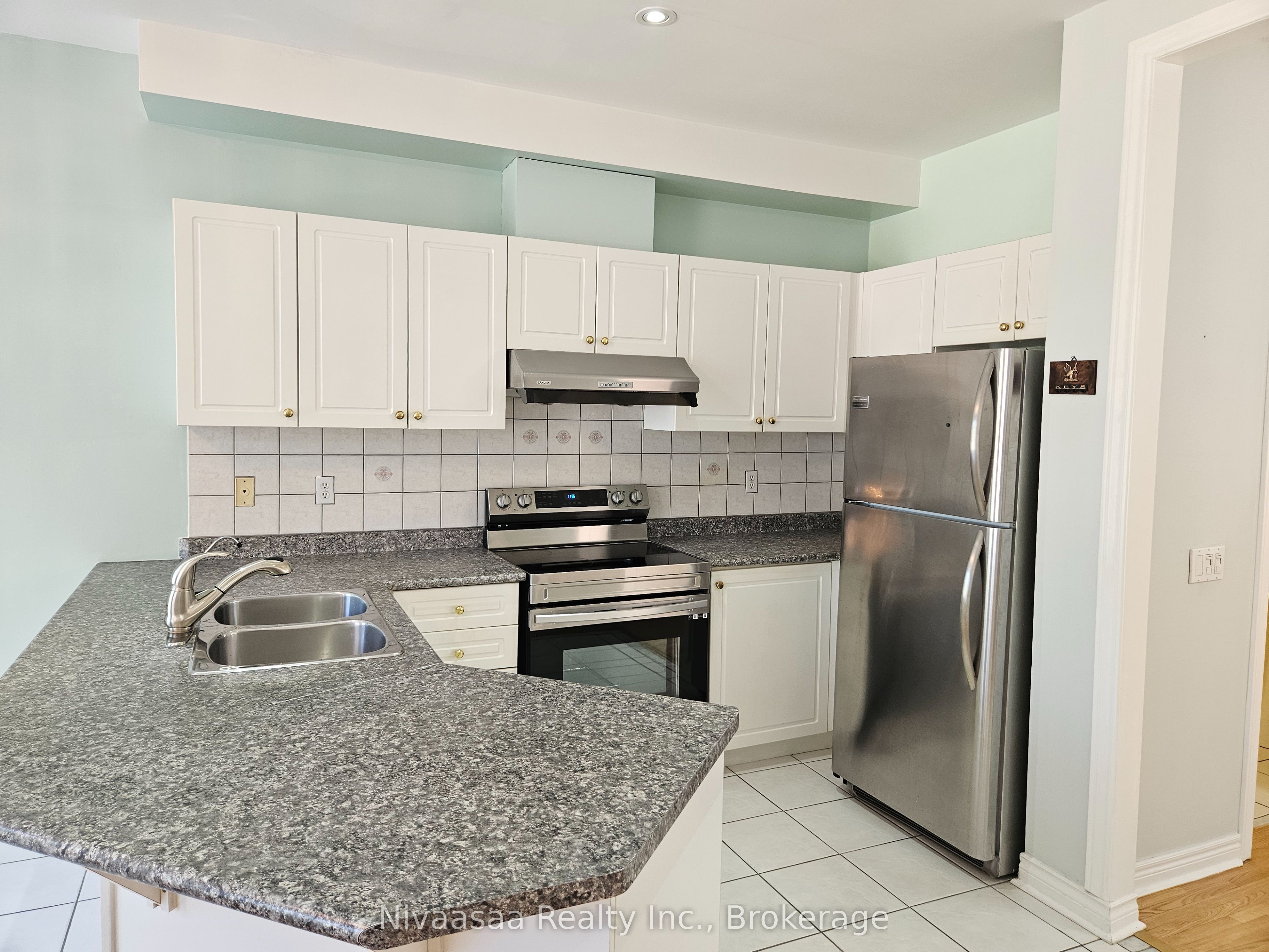 926 Ledbury Crescent Property Photo 6