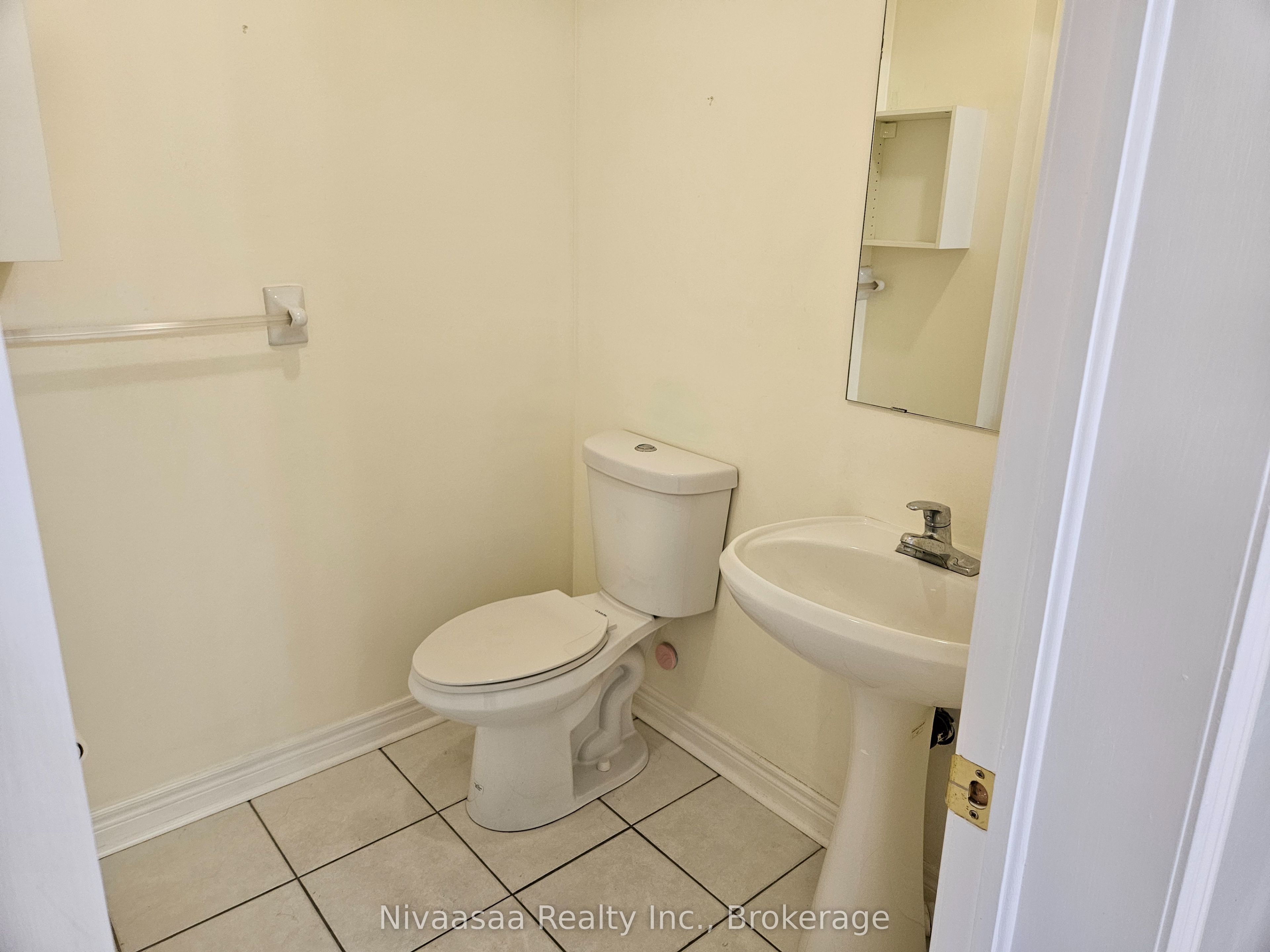 926 Ledbury Crescent Property Photo 8